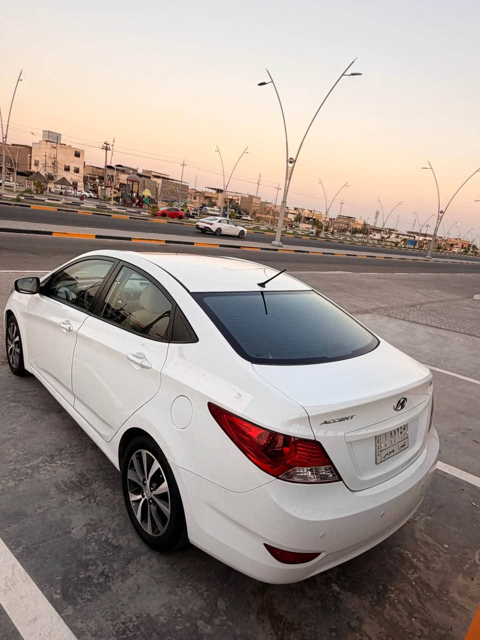 السلام عليكم اكسنت خليجي مديل 2015مكينه 1600سياره بيها بارد و3مكانات ع كد شبرين صبغ والباقي كفاله 
جاهزه كير مكينه حداده تخم تاير 5ويلكب فتحه سياره مانقصها شى 
السعر 100وبيها مجال 
العنوان البصرة 
للاستفسار *********** البصرة, العراق
