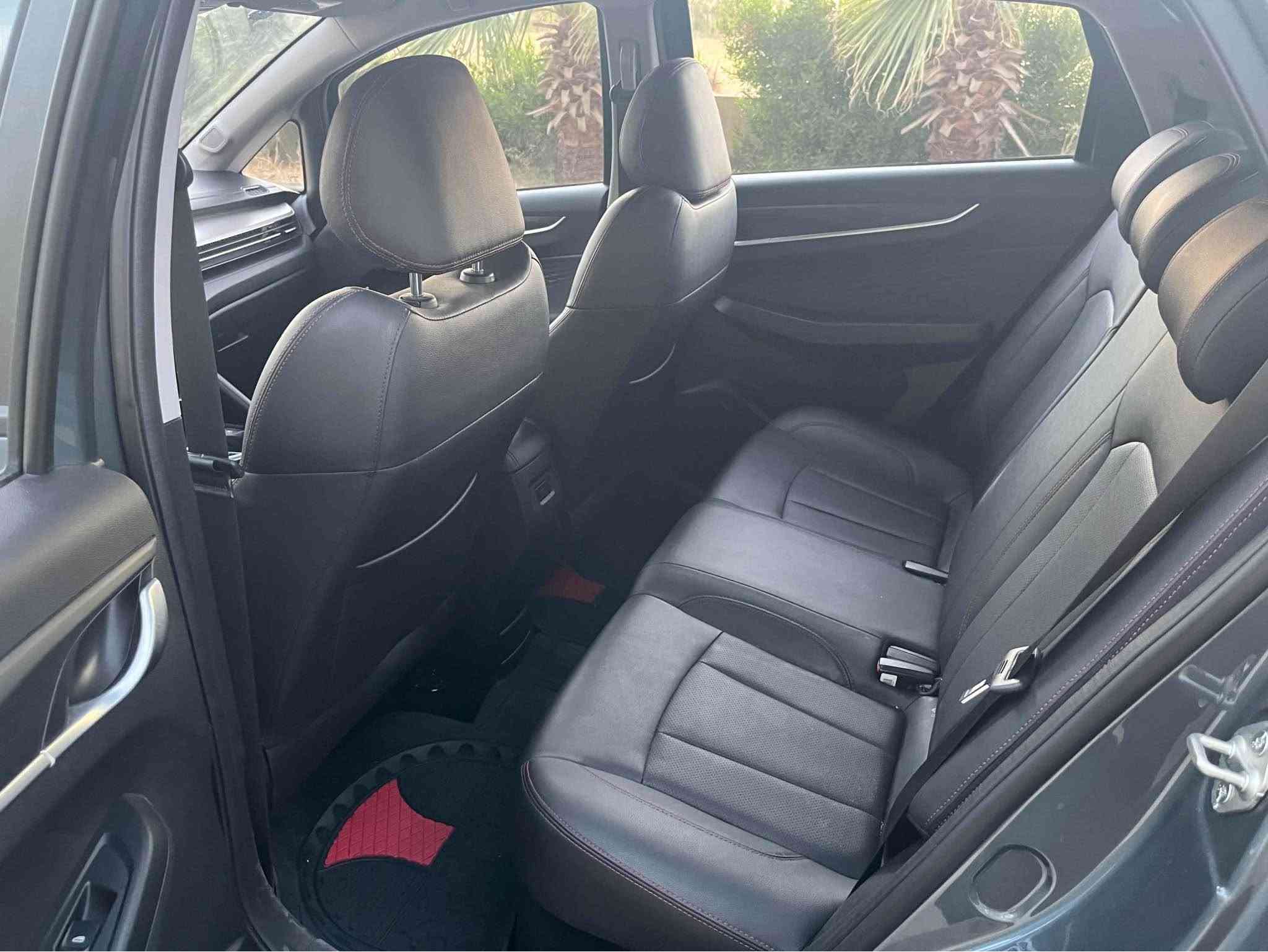 Geely GX3 2025
جیلی جی ئێکس مۆدیل ٢٠٢٥،
سفری شەریکەی باجگرە و زەمانی ٤ ساڵ و نیوی مایە و ١٦ هەزار کیلۆمەتر ڕۆیشتیە و هیچی نیە تەنانەت یەک ئینجی بۆیاخیش فەرقی نیە لەگەڵ ئەوەی تازە لە شەریکە دەرهاتبێت، مەکینە ١.٥ بێ تۆربۆ هەتا بڵێی بیدەنگ و کەم مەسروفە و سەیارەکی زۆر نەرمە و بڵندە، سەنەوی بەناوی خۆمە و تەحویل بەشەرت، هەزەی ٢٠٢٥ ە
مواسەفات:
٠کوشن جلد
٠هەر ٤ جام کارەبا
٠حەساسی پشتەوە + کامیرە
٠  سێ مۆدی ڕۆیشن (سپۆرت و ئاسایی و ئیکۆنۆمیک)
٠ شاسە ئایپاد و بلوتوز
٠  ٦ سپێکەری زۆر بەهێز و بەکواڵیتی

نرخ:١١٥$ مجال 

مۆبایل:*********** أربيل, العراق

