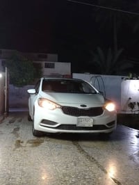 سيراتو 2016 ماشيه 100 الف  السعر 120 وبيهه مجال بسيط  مكفوله السياره ن...