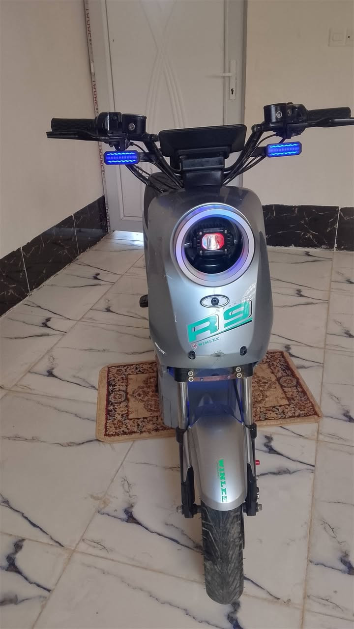 سلام عليكم 
ماطور شحن للبيع R9
شركة وينلي الاصلي 
سرعة 99
اربع نمر 
رجوع للخلف
مسجل بلاتوث بلادي 
طخم تاير جديد
اتصل فقط مارد خاص ***********
