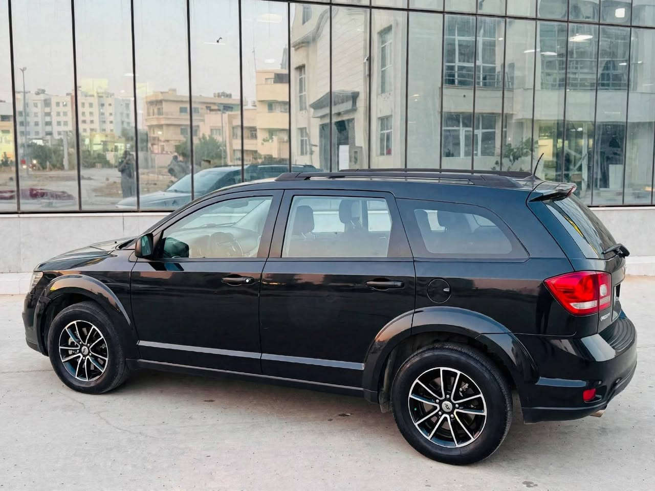 دوج جورني 2019
وارد أمريكي 🇺🇸
... مرفق صور الحادث ... 
🔸 مواصفات SXT
▪️بصمة تشغيل وتشغيل عن بعد وبصمة ابواب
▪️7 راكب 
▪️تبريد 3 قطع ❄️ 
▪️شاشة كاميرا
▪️محرك 2.4 المرغوب
▪️تحكمات ستيرن جهتين 
▪️مثبت سرعة 
▪️مقاعد مخمل
▪️ويل 19
▪️كشافات ضباب
▪️دبل اكزوست
▪️مري كهرباء 
▪️مري تدفئة
▪️حساسات خلفية 
▪️مانع الانزلاق 
▪️ رقم أربيل دولي بسمي
🌍 مكان السيارة ديالى خانقين
بسعر 142 وبيه مجال للشراي
للاستفسار *********** واتساب
