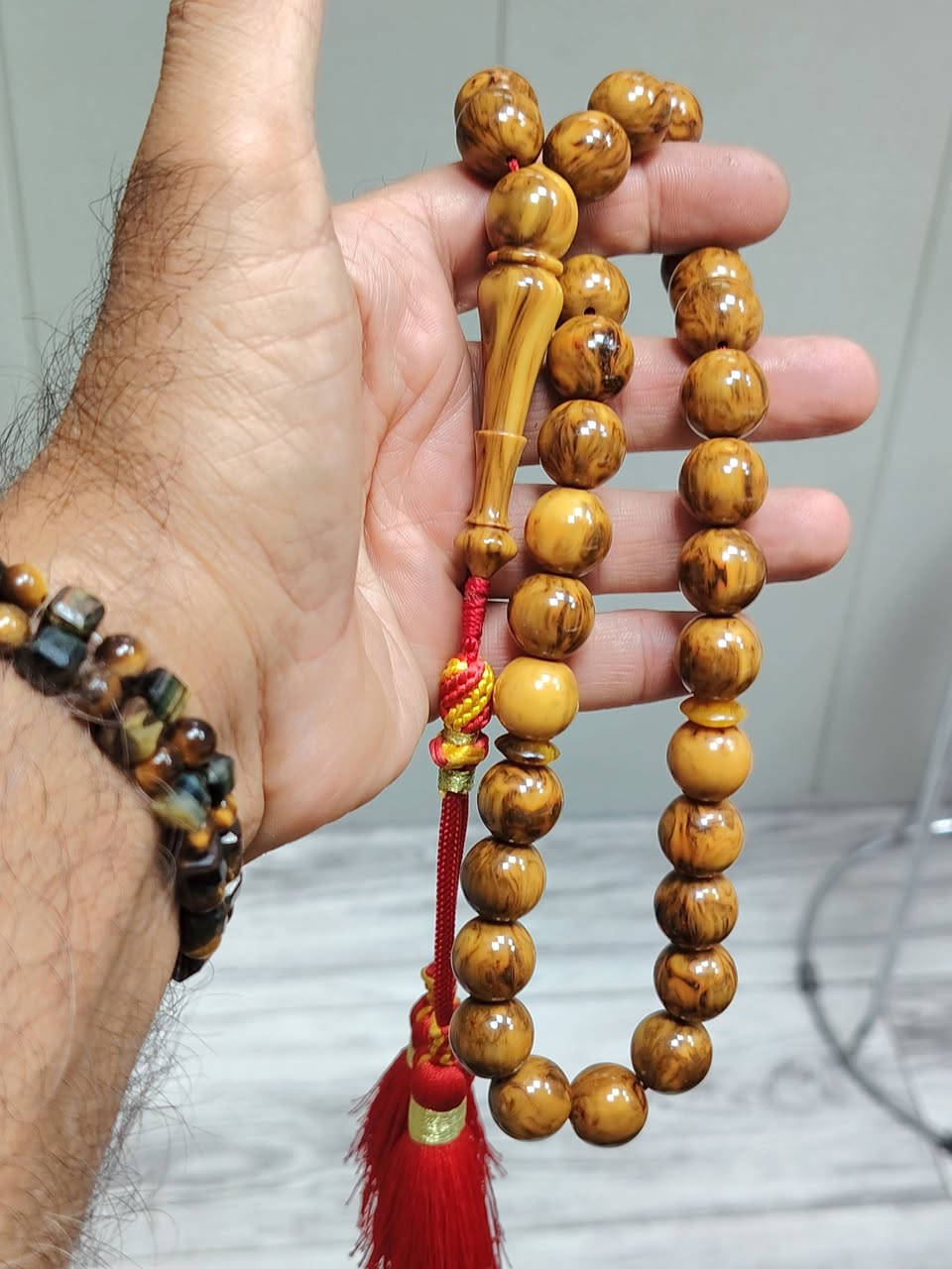السلام عليكم
سبحه سندلوس عگروگي خامه المانيه قديمه خراطه يدويه بالكامل الشاهد مطراني بوزن ٨٤ غم وقياس الحبه ١٥ مليم والكركوشه حياكة يدويه خاصه سبحه فول مواصفات طگه عاليه بالعافيه علي يقتنيه السعر خاص والتوصيل مجاني لجميع أنحاء العراق مع علبه هديه تحمل علامتنا التجاريه وتدللون
