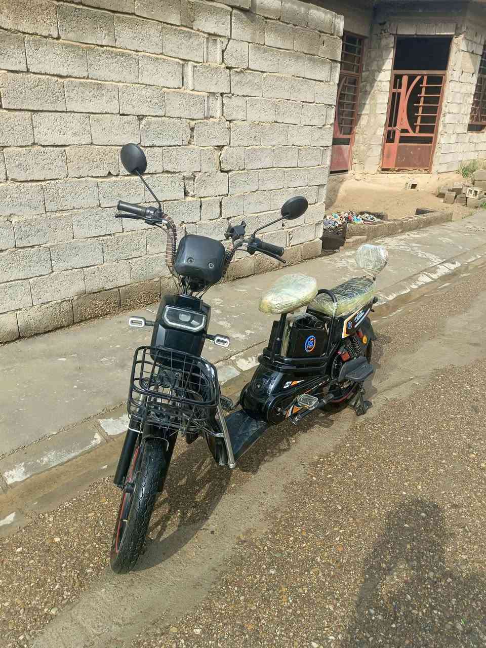 باسكل شحن للبيع موديل 2024 حجم الملف 2000W، بصمه تشغيل عن بعد ، شاحنه اصلیه، کهربائيات شغاله دبلات شغاله بريكات دسك شغال دراجه جاهزه النظافه مثل ما موضح بالصور.سعر 350 الف وبيه مجال للشراي مكان ديالى شهربان مقدادية  رقم للاستفسار ***********
