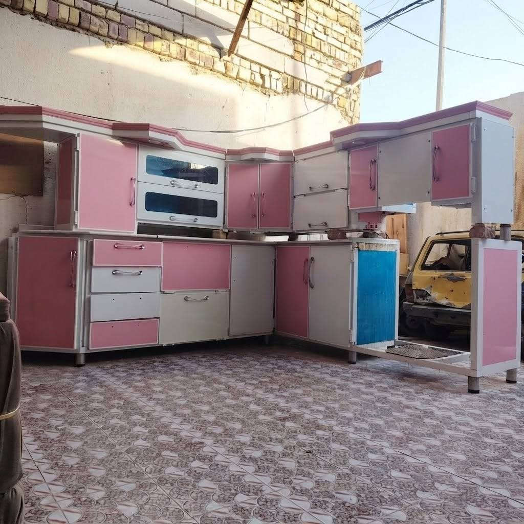 كاونتر ضخم خمس أمتار طابقين ملحق ابو الاناره تسكام.. سطح مرمر كامل نضافه فول.. مع شافة دهون للبيع العنوان الديوانيه اتصال ***********
