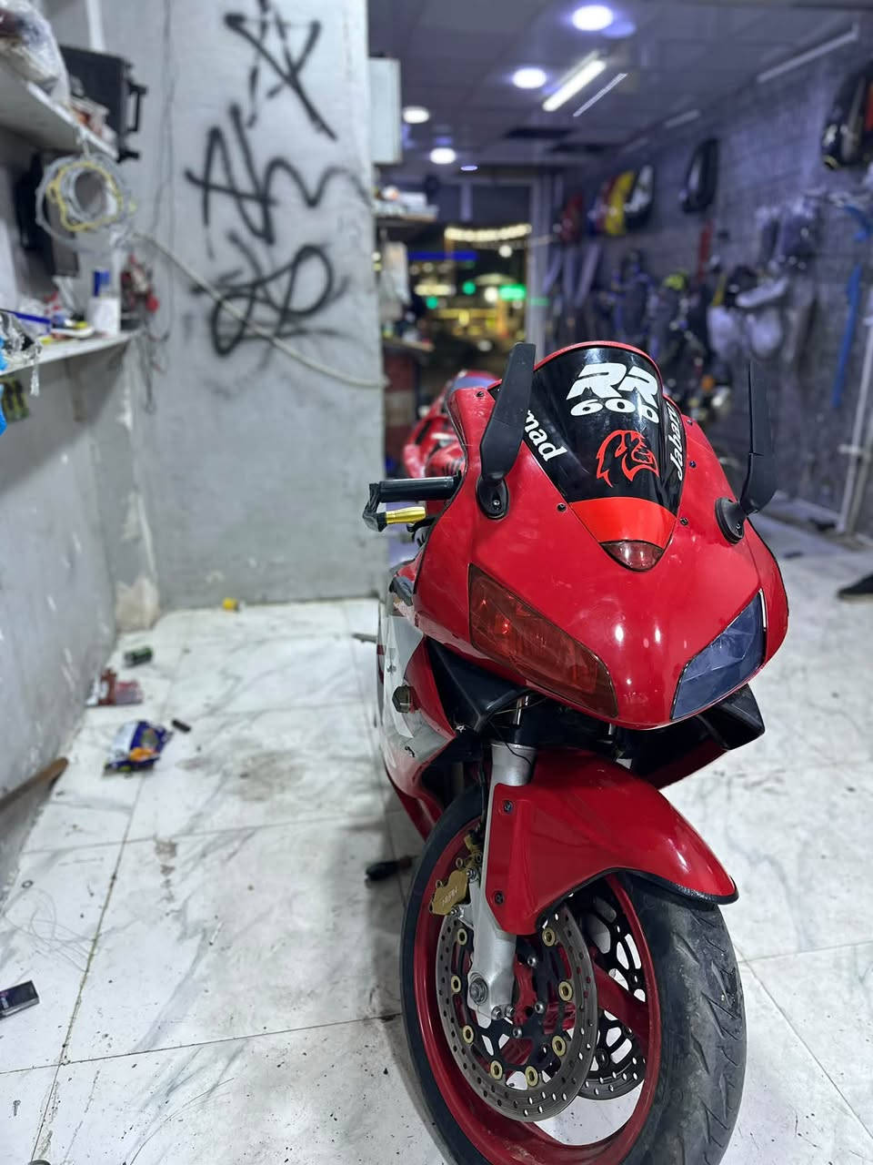 ‏سلام عليكم عندي بطح للبيع محرك600 RR موديل 2006 ما طور نص محرك مفتوح  ناوزل بلاك جديد بطارية جديدة حمامة ثابت  ￼ الاستفسار اتصل على الرقم 
***********
***********￼￼
