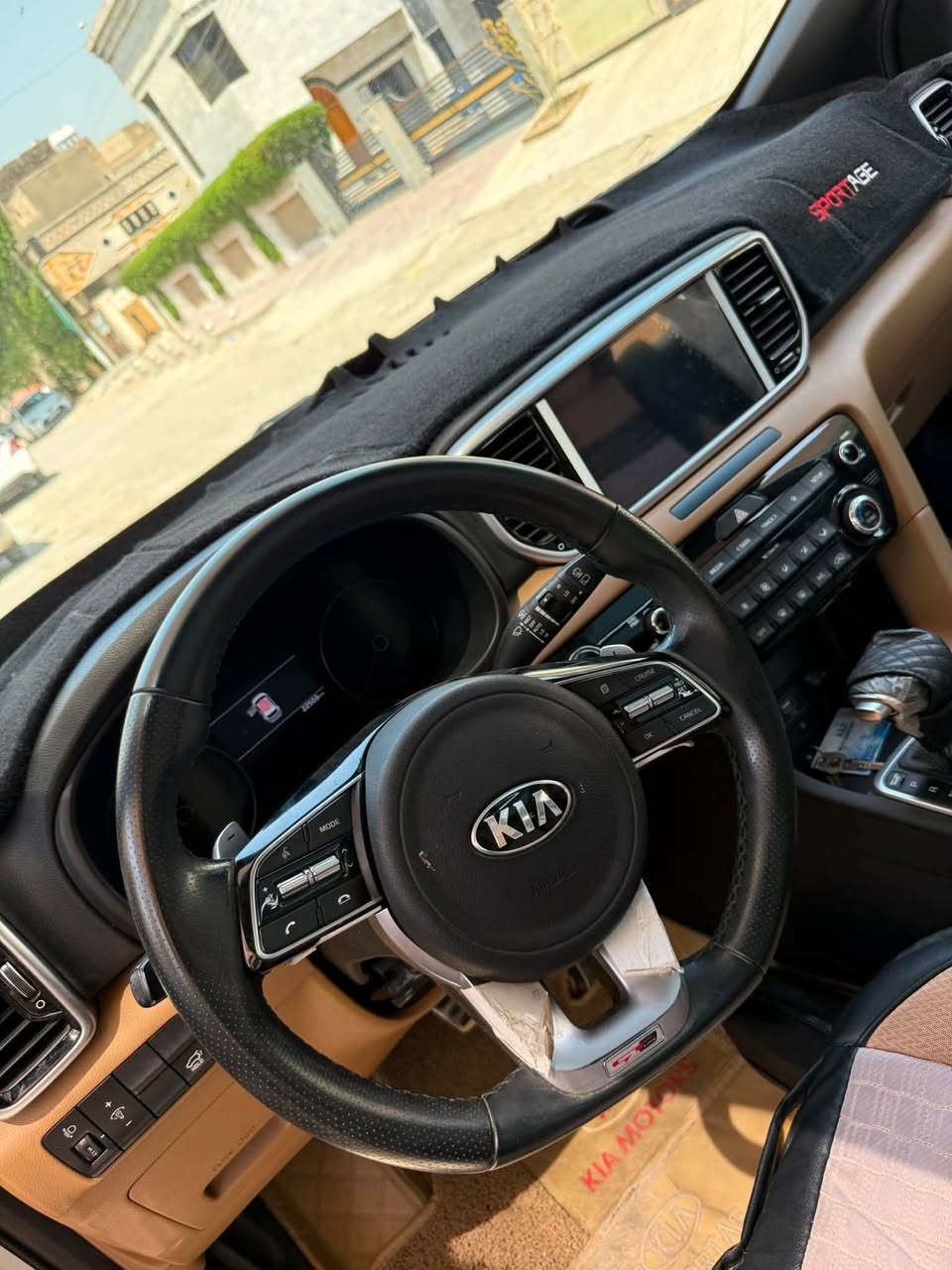 السلام عليكم للبيع كيا سبورتج موديل 2021 فول مواصفات GT LINE ماشية 22500 km بحالة الوكالة وبنايلون الشركة استخدام شخصي ، بيها بارد بسيط بباب السايق و طخة خفيفة بالباب الخلفي الأيمن موضح بالصور فقط ، كفالة كير ومكينة والتبريد ثلج مكانها بغداد للأستفسار على الرقم ***********
السعر 220$
