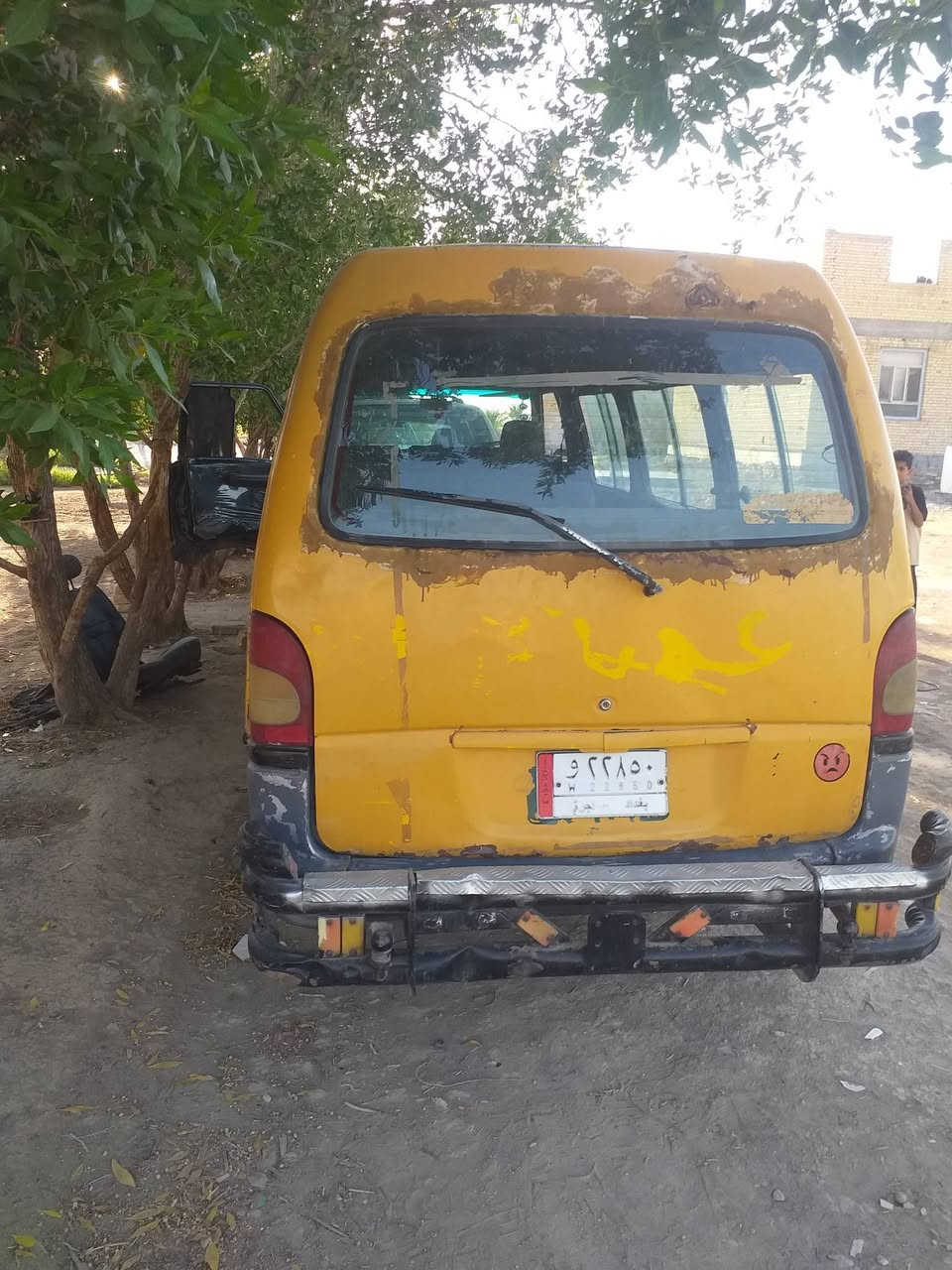 كيا ١٤ راكب موديل ٩٦
كير مكينة ونجي عادي 
كهربائيات كله شغاله 
شواصي نظيفات 
تخم تاير وباتري وسلف  جديد 
بدون راعي سنوية موجودة 
17 وبيه مجال السماوة 
***********

