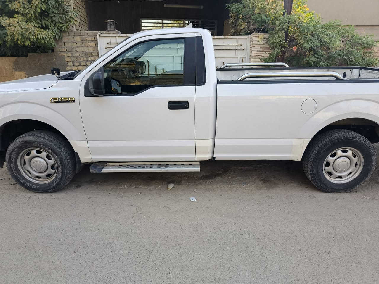 سلام عليكم
فورد F150 موديل2016 XL بدي طويل عميه بدون  مواصفات

سياره بأسمي تحويل ثاني يوم 

ضررها جاملغ وبنيد مبدل بدبي نفس اللون 

للاستفسار  ***********
السعر 100 وبيها مجال للطيبين 
مكاني بغداد الدوره
