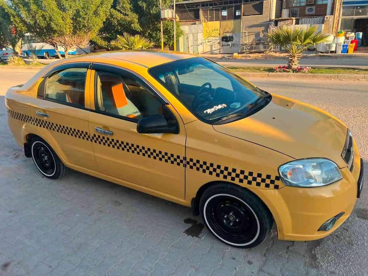 افيو 🚖 2010 وارد خليجي مصبوغه عام بدون ضربه قويه رقم نجف دولي گير ومكينه حلوات گير عادي مصفره هيئه سياره نضيفه متخسر عليها راعيها موجود اليريد مداور 
شراي اتصال
***********
 سعر ٤٢ وبيها مجال بسيط لشراي
