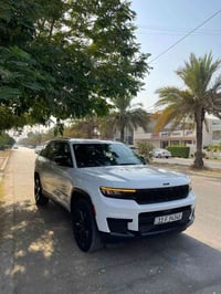 جيب كراند شيروكي : 2024 . (وارد امريكي  بلاك توب  بيع فقط  المواصفات :...