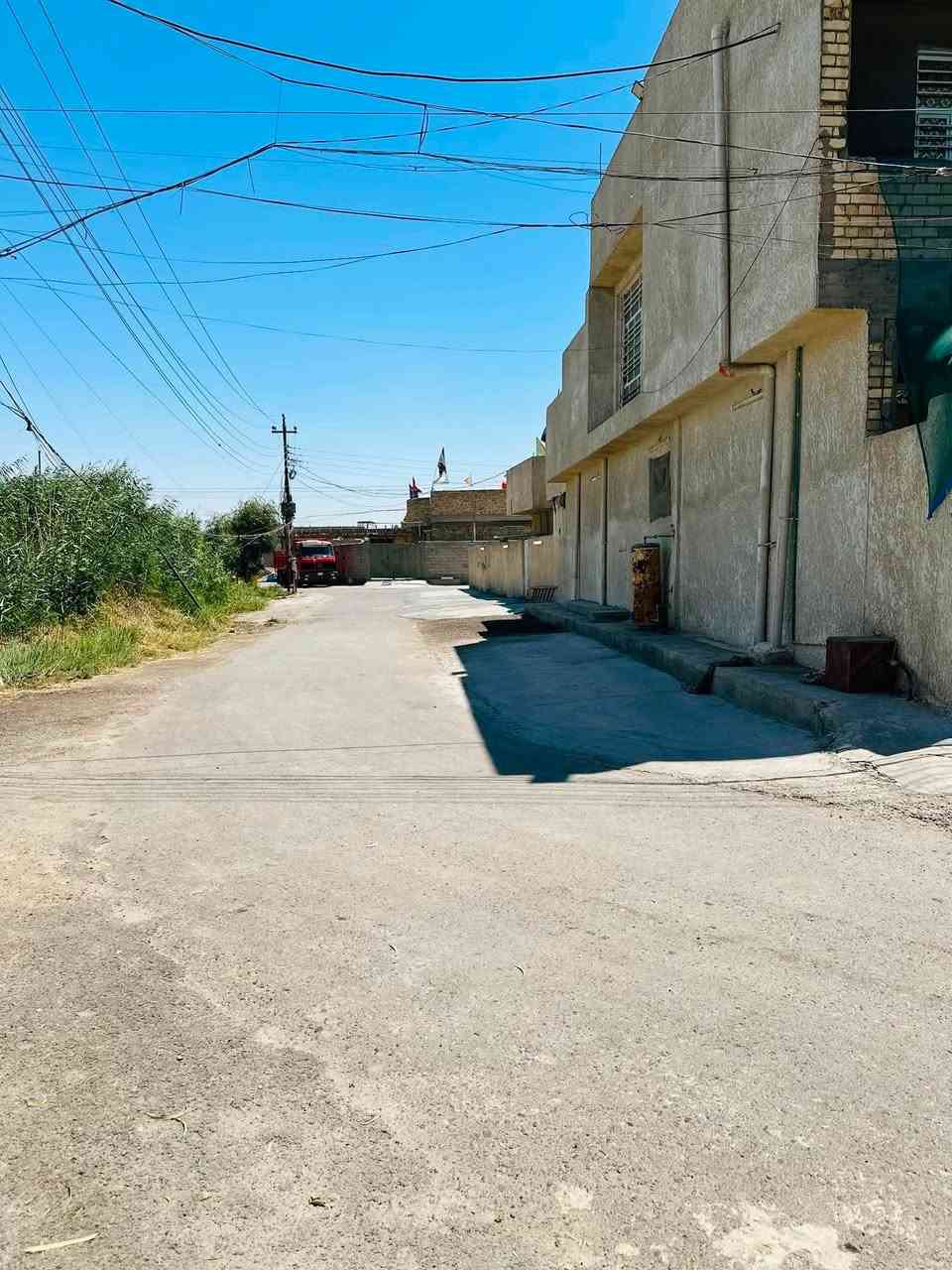 سلام عليكم
دار للبيع 

📐 المساحة: 200 متر مربع

🏠 بناء حديث – طابقين

🔹 الطابق الأرضي:

• غرفتان كبيرتان

• استقبال

• مطبخ

• صالة

• خدمات

• حمام بمساحة 4 × 2 متر

🔹 الطابق الثاني:

• غرفة كبيرة بمساحة 7 × 5 متر

• غرفة بمساحة 5 × 4.5 متر

• صالة

• حمام

🔹 المميزات:

• سطح للطابق الأول

• سطح للطابق الثاني

• بناء حديث

• مساحات واسعة مناسبة للعائلات

• موقع مميز قريب من المدرسة والخدمات

•مخزن خارجي ويصلح كراج سياره

📍 العنوان: التاجي – زراعي الحسن العسكري – قرب مدرسة التاجي الابتدائية شارع كاضم شمام العيساوي 

📞 للاستفسار ومعرفة السعر: يرجى التواصل على الخاص أو عبر الرقم ‭***********‬
