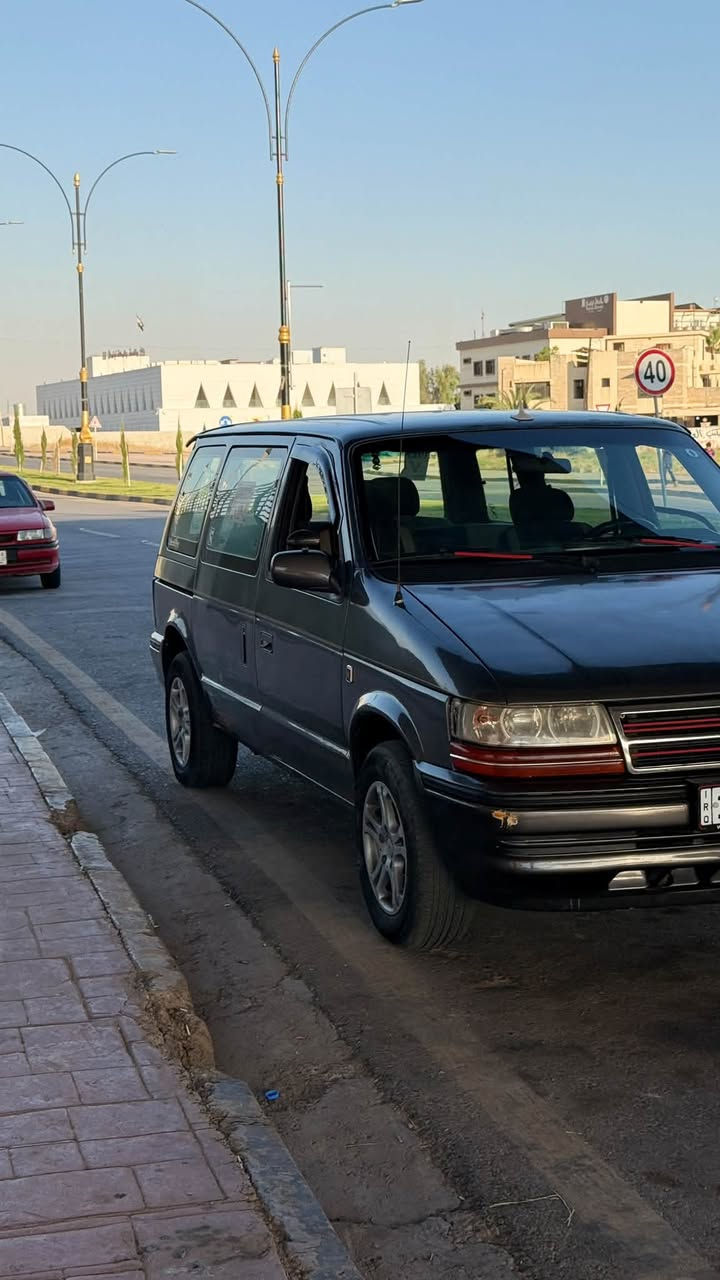 السلام عليكم
كلايزر 7 راكب موديل 1992 
مكينة 3300 كير. مال 2000 مشدود جديد 
سنوية جديدة هزة جديدة 
مكينة وكير شرط 
طخمة عل نص 
باتري جديد 
كهربائيات شغاله 
تبريد نقص كمبريسر 
المكان موصل حي الانتصار 
السعر 35 وبيها مجال للطيبين 
***********
