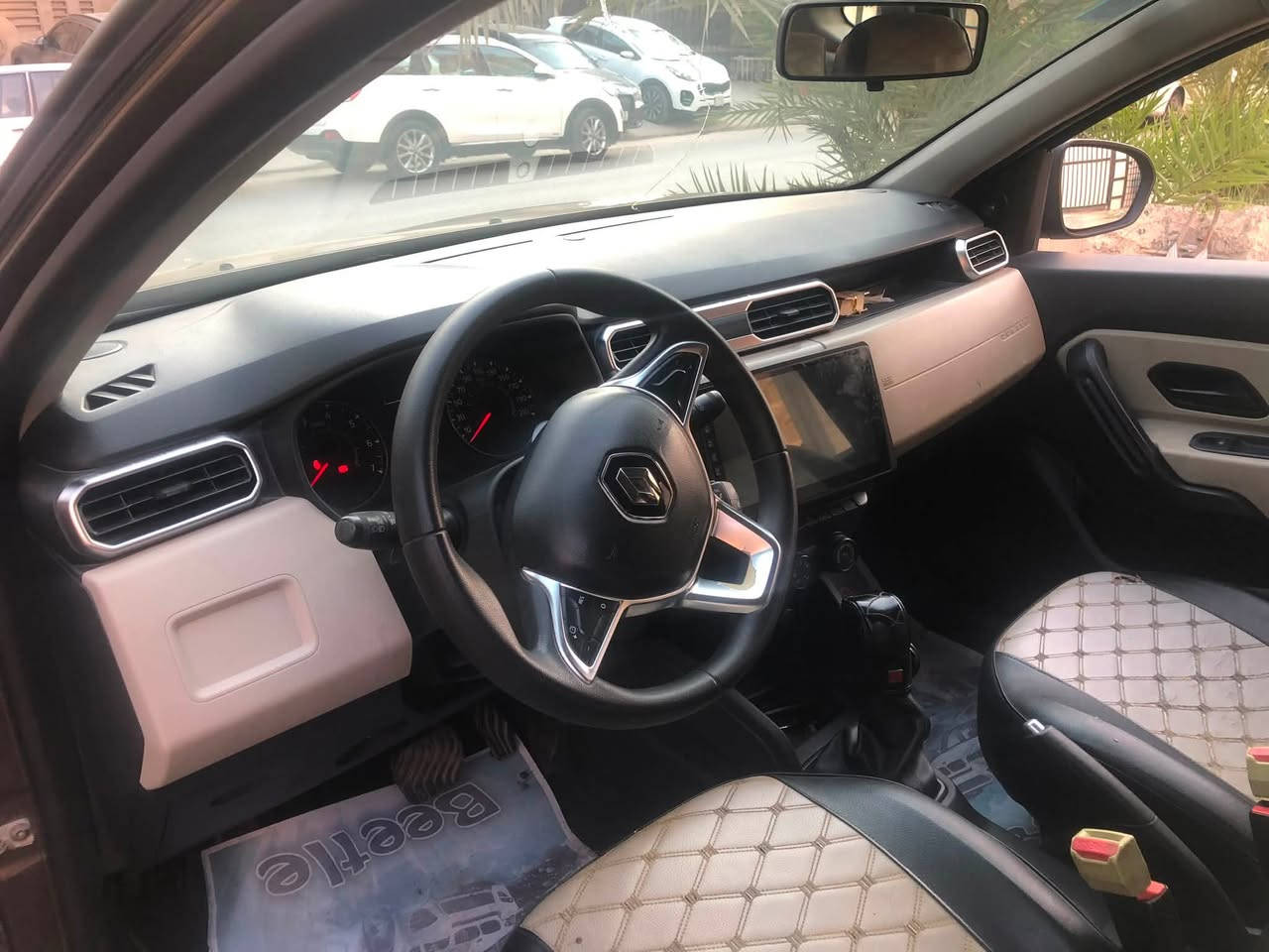 السلام عليكم سياره نوع رينو داستر ٢٠١٩للبيع تفاصيل محرك وكير وتبريد  مكفولات ماشيه ٥٨٠٠٠الف استلام شركه العامه لسيارات حره حادث جاملغ امامي اليسار شبر تصليهح بارد الرقم *********** السعر٩٠ ورقه
