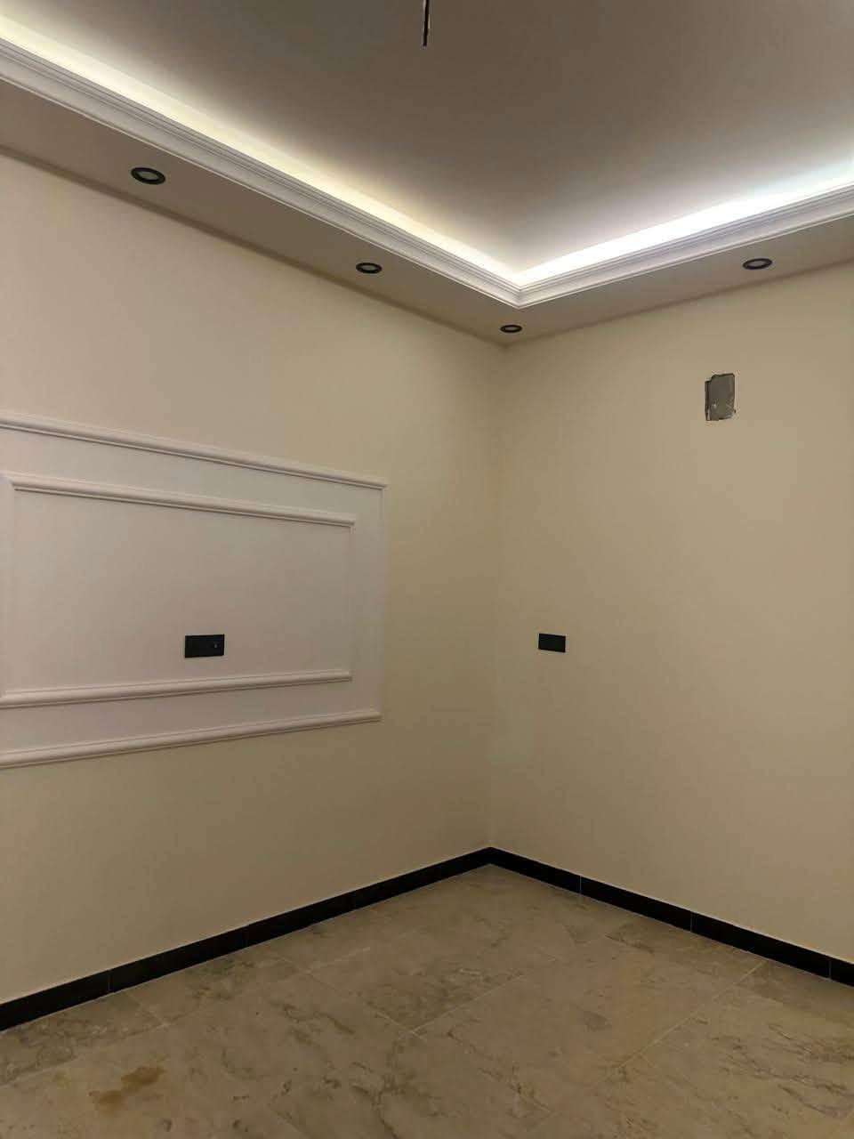 🏠 مشتمل حديث للبيع
📍 حي القاهرة / الضباط
مقابل مول القاهرة – الفرع الثاني

📐 المساحة: 44.5 م²
↔️ الواجهة: 5 م
🏗️ بناء حديث (2026)

🔹 غرفتا نوم
🔹 صالة
🔹 مطبخ
🔹 حمام

📞 ***********
📩 مراسلة الصفحة متاحة

✨ فرصة مناسبة للسكن وبسعر منافس.

