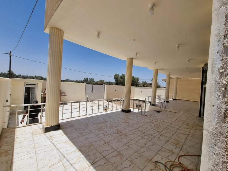 🏡 دار للبيع – الصياحيه.
💵 السعر 250 وقابل للتفاوض 

📐 المساحة: 500 متر
🏠 طابقين
✨ الدار بناء حديث ودرجة أولى،

الطابق الأرضي:
• صالة
• استقبال
• 2 غرفة نوم
• مطبخ (حار + بارد ) 
• مجمع صحيات
• مكان مخصص للشواء 
• كراج
• حديقة

الطابق الثاني:
• غرفة نوم

📞 للاستفسار والتواصل:
 ***********
