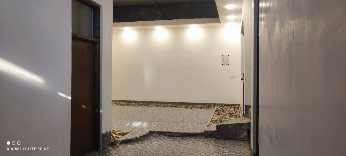سلام عليكم ورحمه الله وبركاته المنشور معاد بسبب الوعود اخوان اذا ماتشتري لا دكول امسح المنشور وتاخذلك  كم يوم وتغلق تلفونك بيت للبيع مساحه 560متر كامل خدمات عنوان بغداد تقاطع النهروان شارع المجزرة نزله المصلخ يبعد عن الشارع العام 500متر  جنس العقار 35 زراعي سعر جدا مناسب 65 بي مجال لانو مستعجل على بيعه ***********
