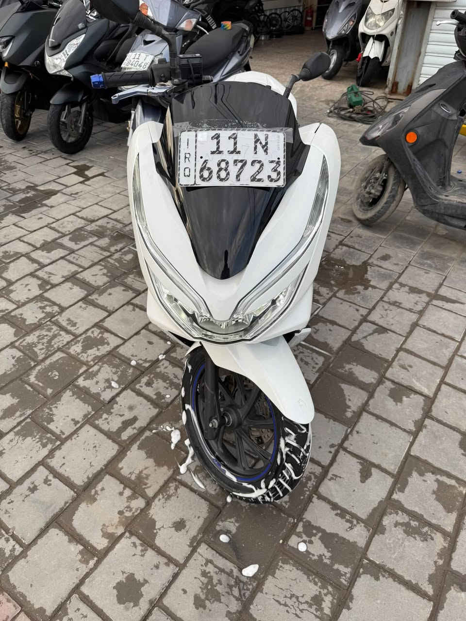 معرض الواثق لتجارة الدراجات النارية 
متوفر هوندا Pcx الجيل الثالث محرك 150 
فول مواصفات الدراجة 
محرك 150 cc 
بريك ABS 
تدفئة يدات 
بصمتين الدراجة
عداد الممشى 30,000
رقم بغداد الانكليزي هزة وفحص متانة جديد 
جاهزة وكاملة على اخر حباية 
السعر 36 ورقة 
العنوان بغداد شارع فلسطين الضلال 
***********
***********

