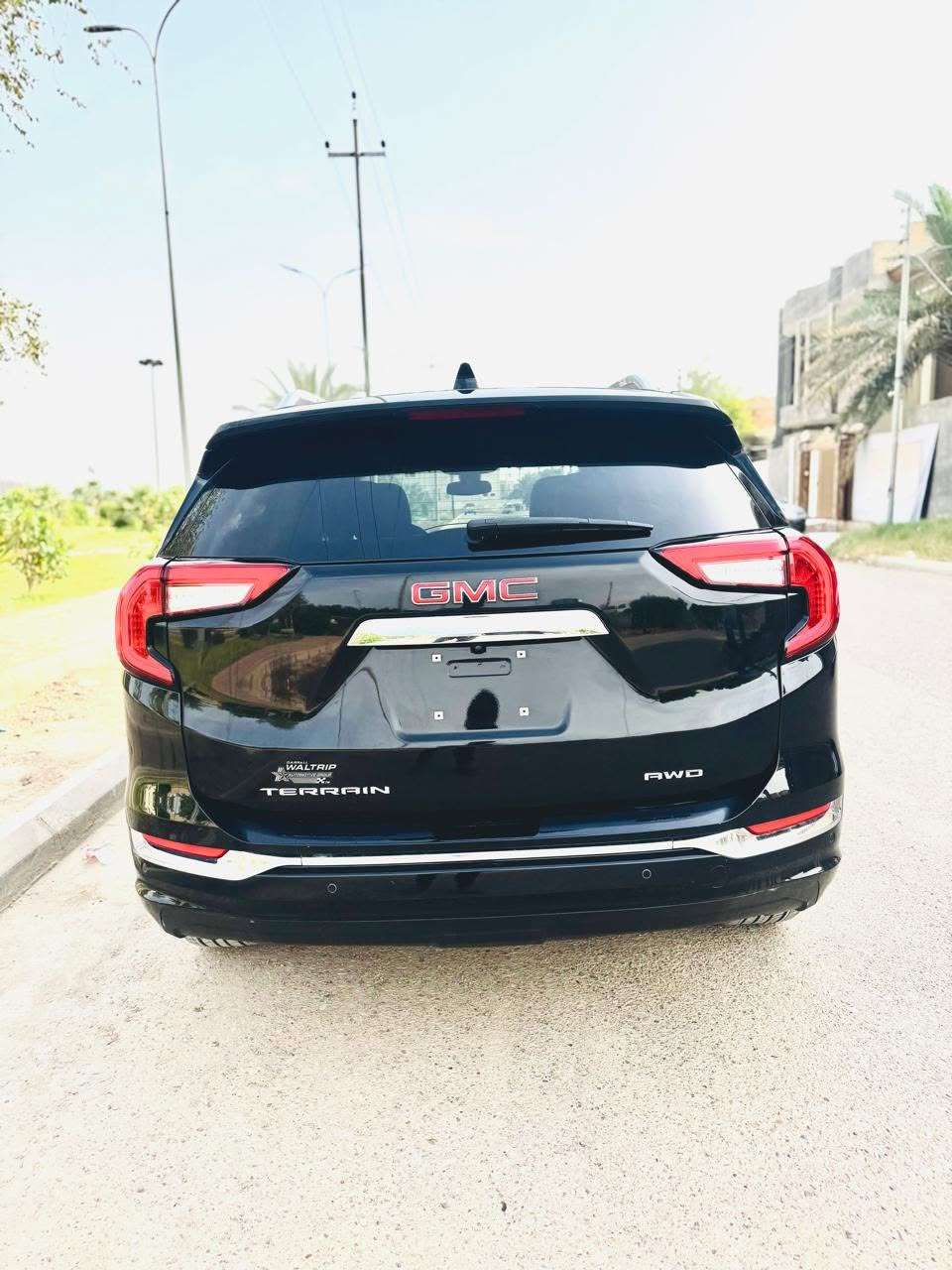 جي أم سي تيران دينالي 2024
2024 GMC Terrain, Awd Denali
#بيع_فقط
حره تترقم جميع المحافظات, مكانها العماره
المواصفات, فول الفول :
المحرك: 1.5 لتر تيربو 4 سلندر
القوة: 175 حصان
العزم: 275 نيوتن متر (203 lb-ft)
ناقل الحركة: أوتوماتيك 9 سرعات
نظام الدفع: AWD دفع رباعي ذكي
التسارع 0-100 تقريباً: 8.9 ثواني
التجهيزات الخارجية :
إطارات ألمنيوم 19 إنج Denali
LED أمامي وخلفي كامل
كروم خارجي Denali
مرايا كهربائية مع تسخين
باب خلفي كهربائي Hands-Free
فتحة سقف بانوراما
حساسات أمامية وخلفية
كاميرا خلفية HD
المواصفات الداخلية الفخمة :
مقاعد جلد مثقبة
تبريد وتسخين للمقاعد الأمامية
تحكم كهربائي بالمقاعد
ذاكرة حفظ لوضعية السائق
مقود جلد مدفأ
ديكور Denali فاخر
إضاءة داخلية Ambient
أنظمة الأمان :
رادار أمامي
تحذير اصطدام أمامي
فرملة طوارئ أوتوماتيكية
المحافظة على المسار
Blind Spot
Rear Cross Traffic Alert
Adaptive Cruise Control
كاميرات وحساسات متعددة
مميزات معروفة بالسيارة :
راحة ممتازة بالعزل والسياقة
شكل خارجي فخم
صرفية جيدة بالنسبة لـ SUV
نظام تعليق Denali أنعم من الفئات الأقل
مناسبة للمدينة والسفر
ماشية 11 الف
السعر 139$ وبيها مجال, مكانها العماره
للإستفسار الأتصال على الرقم *********** عرض أقل
