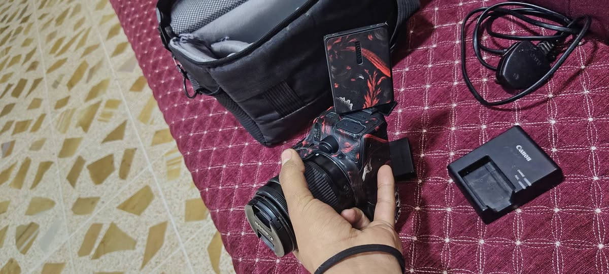 كانون 750D • شاتر ١١٠٠٠ • ملحقات كاملة