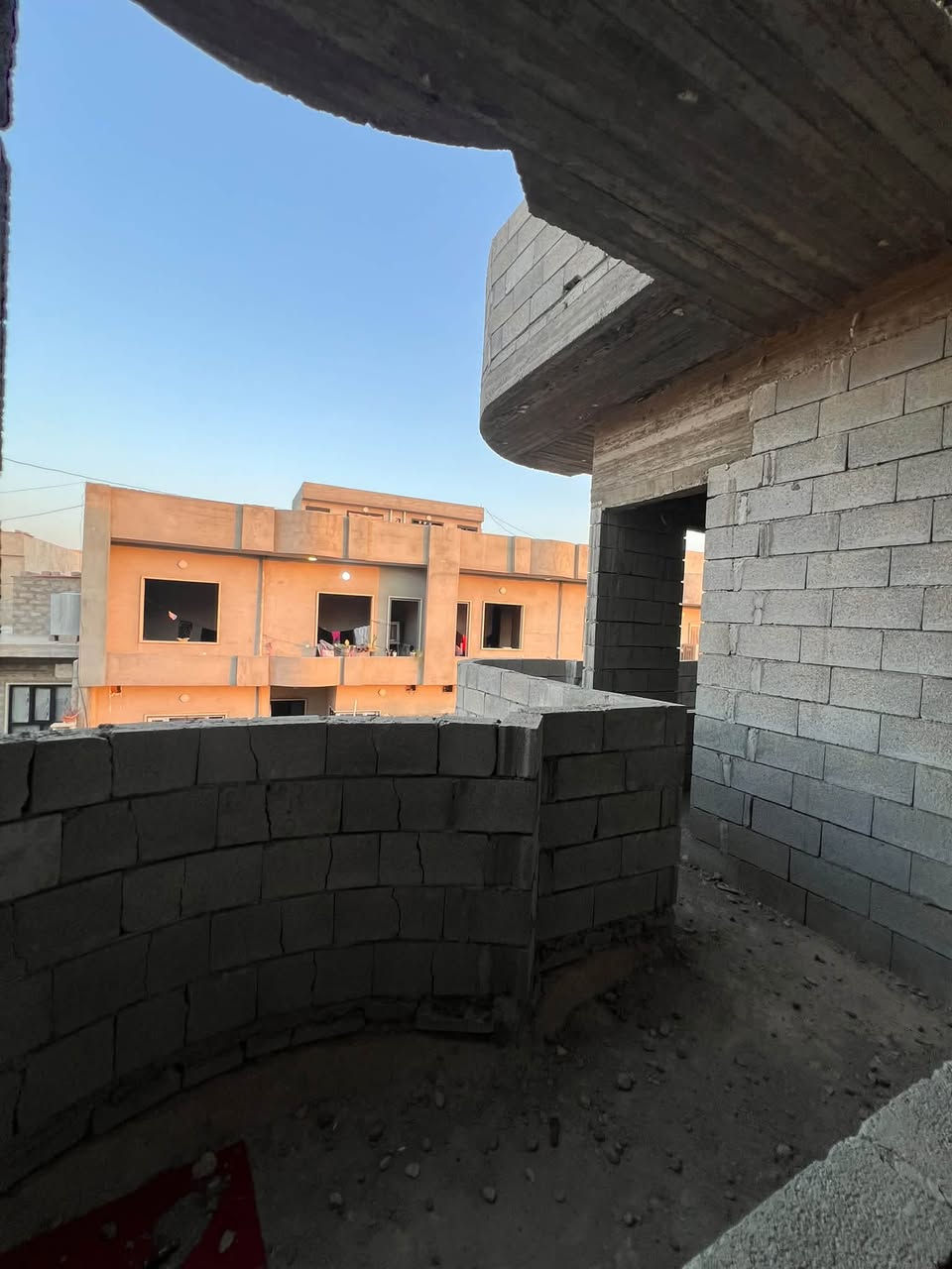 هيكل للبيع في حي القوسيات
خلف معمل 🏭 غاز التوفيق 

ملاسق جمعيه الزراعه. 

المساحه. 200. م 

طابقين بناء 🔨 حديث 

يتكون من أربع غرف نوم 🛌.  هولين استقبال مشتملات داخل خارج 

اتجاه شروق. 🌅 
مكان مرتفع 

سند  ملك بستان زراعي نموذج 25 حق التصرف سند ابيضّ 

من الشرعي مباشر   وصل بلديه. 

خدمات ماء 💦 كهرباء ⚡️ التبليط قريب من جمعيه الزراعه 

السعر 55 مليون بي مجال. 

الاستفسار بل الأرقام. 

***********
***********
