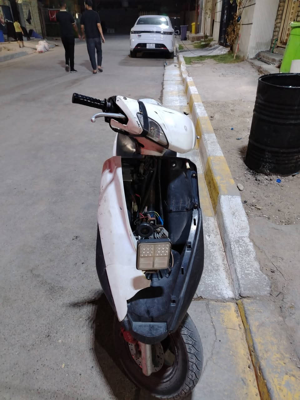 السلام عليكم عدي دراجه بريز للبيع دراجه نضيفه وحلوه مكينه مجفته كهربائيات شغاله بس لسلف اله باتري وهاي صالنصه سويتله راصطه لين لبكانه ماله طك مكاني بغداد البلديات رقم ***********
