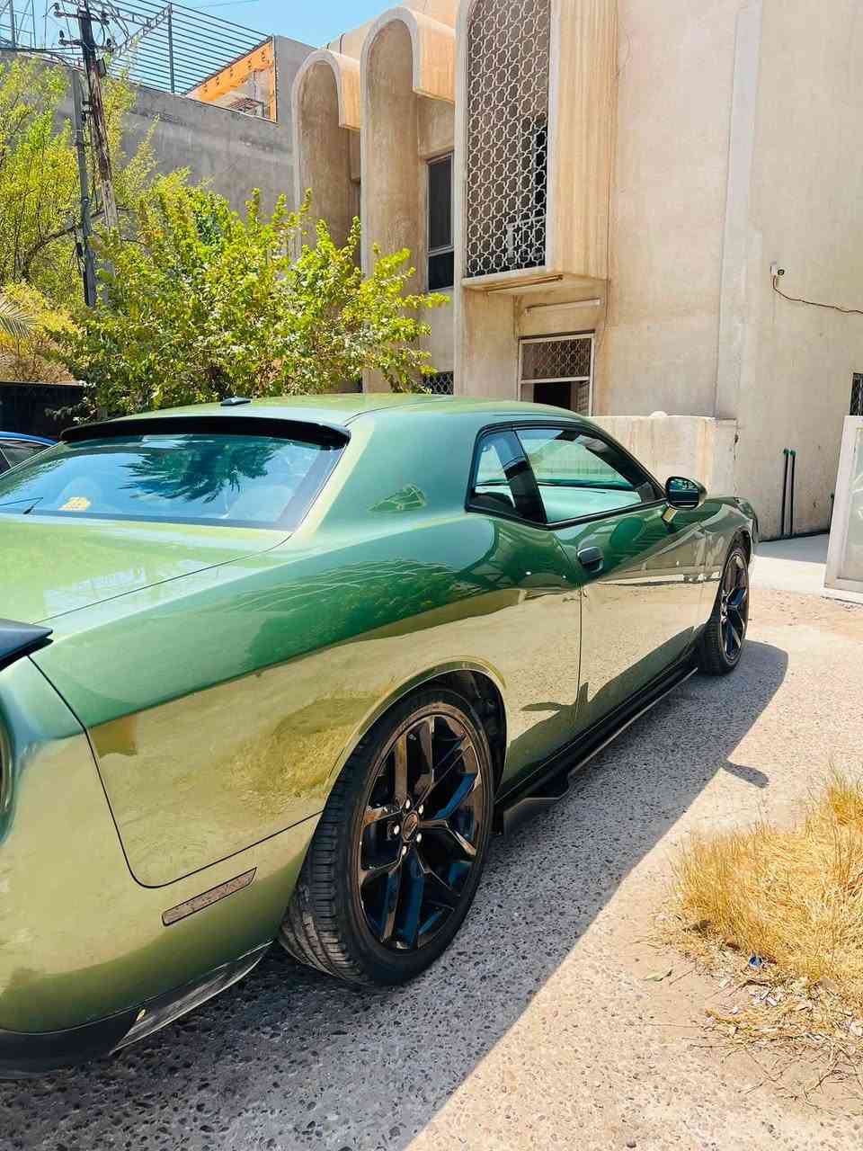 🚗 دوج جالنجر 2019 - للبيع أو للمراوس بأقل قيمة! 🔥
📌 المواصفات والتفاصيل:
 النوع: دوج جالنجر (Dodge Challenger)
 الموديل: 2019 ماشيه 67 ميل 
 اللون: زيتوني مميز 🟢✨
 الرقم: أربيل 📜
 المكان: بابل 📍 (ومتواجد بغداد حسب العمل 🚘)
⚙️ حالة السيارة والفحص:
 ⚙️ الكير والمحرك والمكينة: مكفولات كفالة تامة!
 💥 الحادث (أمريكا): جاملغ السايق وشوية من البنيد.
 🔨 بال (العراق): بارد فقط بالجاملغ وموجود على حطيته واضح بالصور.
 📄 السونار: موجود ومرفق بالصور، والفحص وين ما تحب!
 السعر: 168 ورقة وبيه مجال بسيط للشراي 🤝
 المراوس: يرهم مراوس بسيارة أقل منها قيمة (أدور فرق حسب القناعة) 🔄
📞 للتواصل والاستفسار:
📲 واتساب / اتصال: ***********
