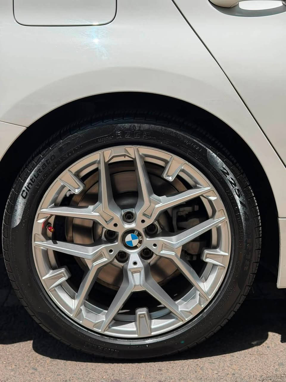 السلام عليكم للبيع 
Bmw 330i 
موديل 2025
قطعة وحدة فقط 
ايرباك طاك وراجع سستم
ماشية 9000ml
السيارة بعدها جديدة ماشاء الله 
مكانها اربيل
سعرها 330 
مكلف بالنشر  
للتواصل ***********
