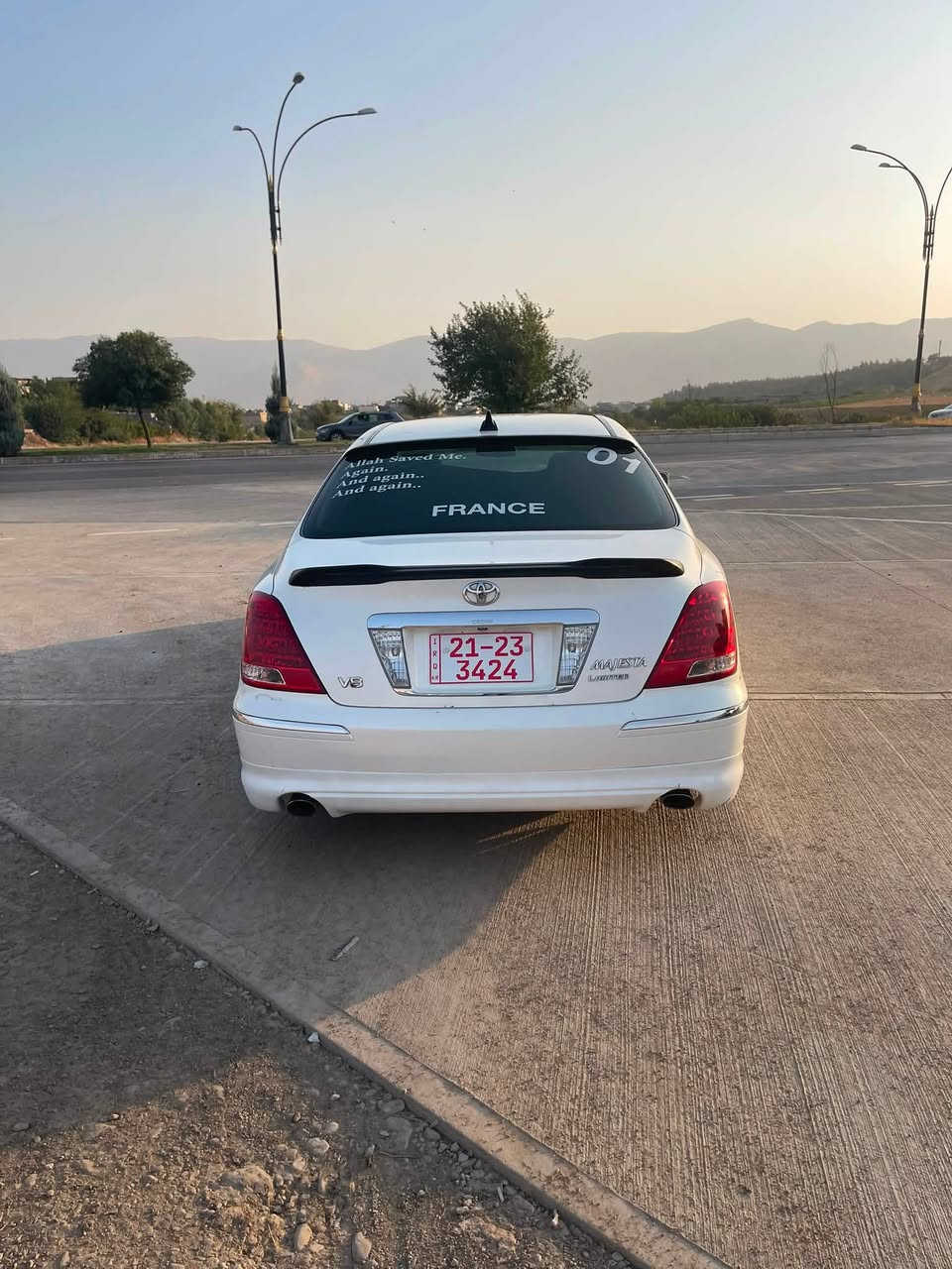 سەرەتا بەناوی خوای گەرە
ماجێستا ٢٠٠٥ موس ٥ دوگمەی فول 
کوشن جڵد و ٤ کوشن هیتەر 
سڵاید 
پەردە
تەبرید مەرکەزی
سەلاجە 
 سەیارەکە ٣ پارچەی ئەوروپای بۆیاخە 
بێدەعم و بێ لێدراوی
دەبڵەکانی بەدڵی خۆت بەرزو نزم کە
گێڕوو مەکینە مەزبووت
سەیارەکە  کۆدە کۆدەکەی بەناوی خۆمەوەیە
شتی پاتاڵ نیە لەگەڵ ڕێزم 
لا ڕوبەرو جوانتر نەبو حەق بەتۆ بێ 
سەیارەکە بەبێ فەحس نافرۆشم 
موشتەری لەسەر سەرو چاوت دادەنێم 
*********** واتسئەپی لەسەرە لەمەسنجەریش جواب دەدەمەوە
