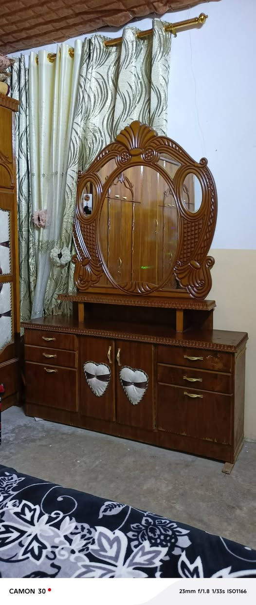 السلام وعليكم عندي هاي الغرفة السعر بصيط التواصل خاص و وتساب ***********
