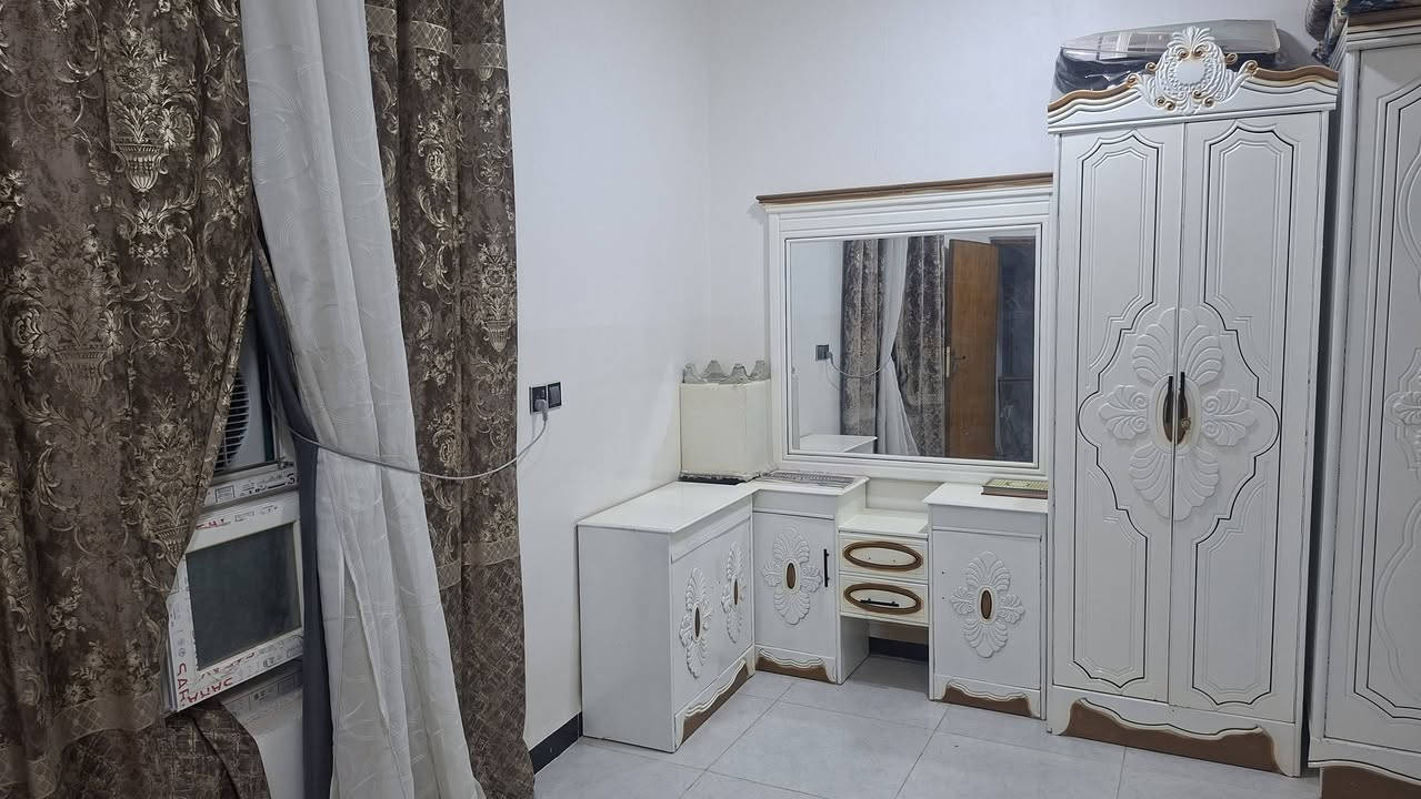 غرفه للبيع درجه ثانيه بيعيه استخدام شهر ونص فقط علق اني اجيك خاص او اتصل
***********
