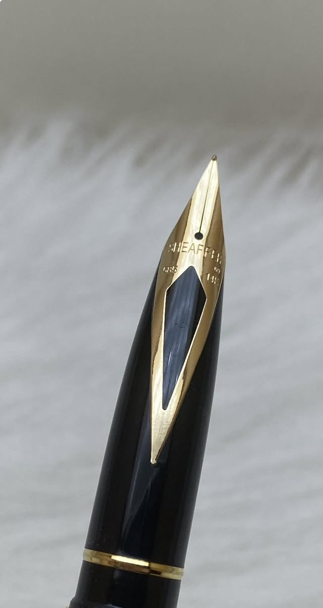 SHEAFFER ( TARGA )
سيت شيفر تاركة 
حبر و جاف 
امريكي المنشأ اصلي 
طلاء ذهب ثابت 
ريشة(سلاية) ذهب عيار 14k
نقشة مميزة و نادرة 
حجم الخط F
انتاج سنة الثمانينات 
جديد غير مستخدم 
مع العلبة اصلية و الكرنتي
للاستفسار المراسله على الواتساب او الاتصال بالرقم  *********** 
يوجد خدمة توصيل داخل بغداد و محافظات
