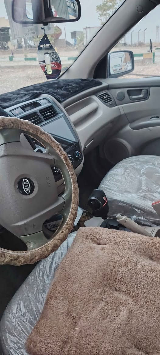سبورتج ٢٠٠٩ خليجي بدون ضربه فقط بيهة شخط بلباب الخلفي بشرط كلشي مكفوله بسمنه *********** سعره 120وبي مجال Singapore
