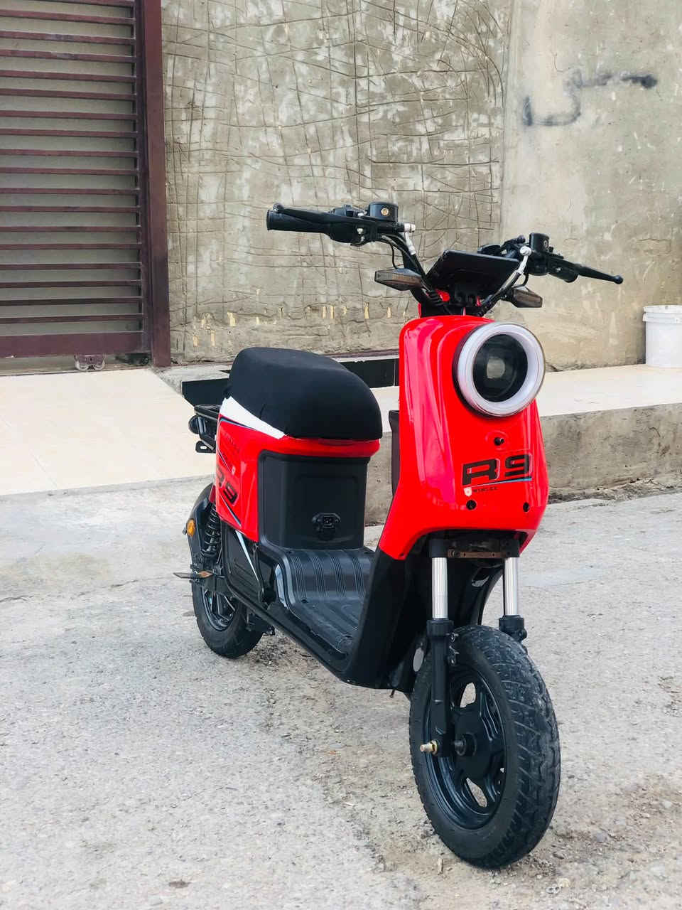للبيع دراجه R9 موديل 2024
5 بطاريات 32 امبير 
 دراجه اي نقص مابيها جامرلغ الكشن الخلفي كلة كامل وموجود
السعر / 400 وبيه مجال للطيبين 💖
العنوان / ديالى بعقوبه فلكة الامين .🔴 
الرقم والاستفسار/***********
