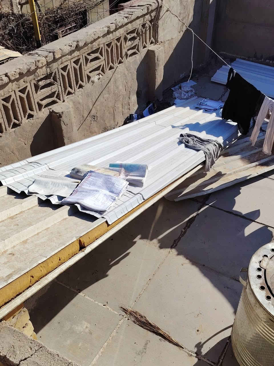 سلام عليكم حديد للبيع جديد صاله سبوع من جبته ارد اسوي بي غرفه وصارت مشكله الله شاهد وراح ابيعهن
1 دنكه مربع اربعه مليم عدد 5 مطولت متر يعني طولهن 7 متر و حده طولها 9 متر اله ربع وياهن وحده طولها ب3 أمتار مكصوصه لين طولت بيهن خوتها
2 جينكو  جديد عدد 12  قطعه طول الوحده اربعه متر لا مضروب  برغي ولا معوج جديد 
3 شخاطه مال سكف عدد 5
4 بوري انج ونص عدد 7
5 جينكو مستعمل قديم بس هذا ثكيل  عدد 20  طولهن فوك مترين
اخوان الله؛شاهد حديد جديد وكله مصبوغ مال زنجار رصاصي
مكاني بغداد الشعله قطاع 12
***********
هذا رقمي ومتواجد خاص
