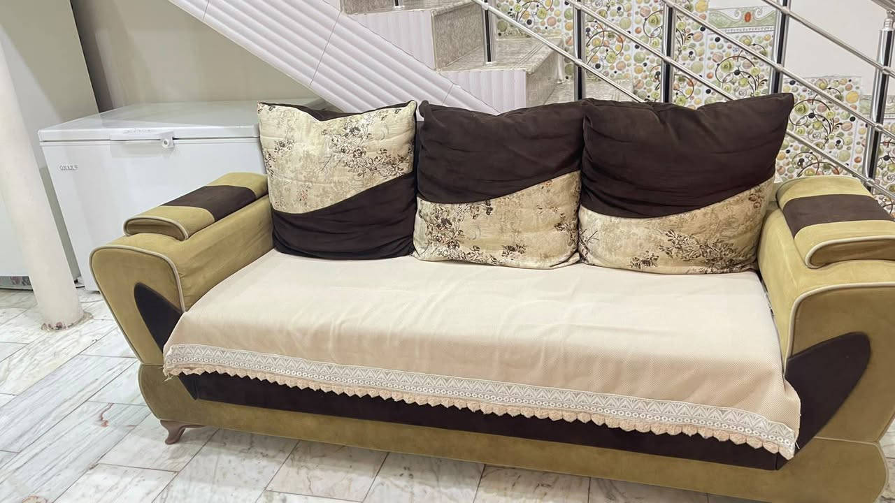 تخم  ثنين صغار واحد وسط وثنين كبار 600 بي مجال قليل ***********

