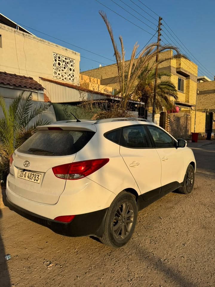 ماشية 140الف ومشتريهة زيرو خليجية وبيهة تبريد خلفي مكحلة وبدون صبغ
السعر ١٤٠ وبيها مجال 
***********
