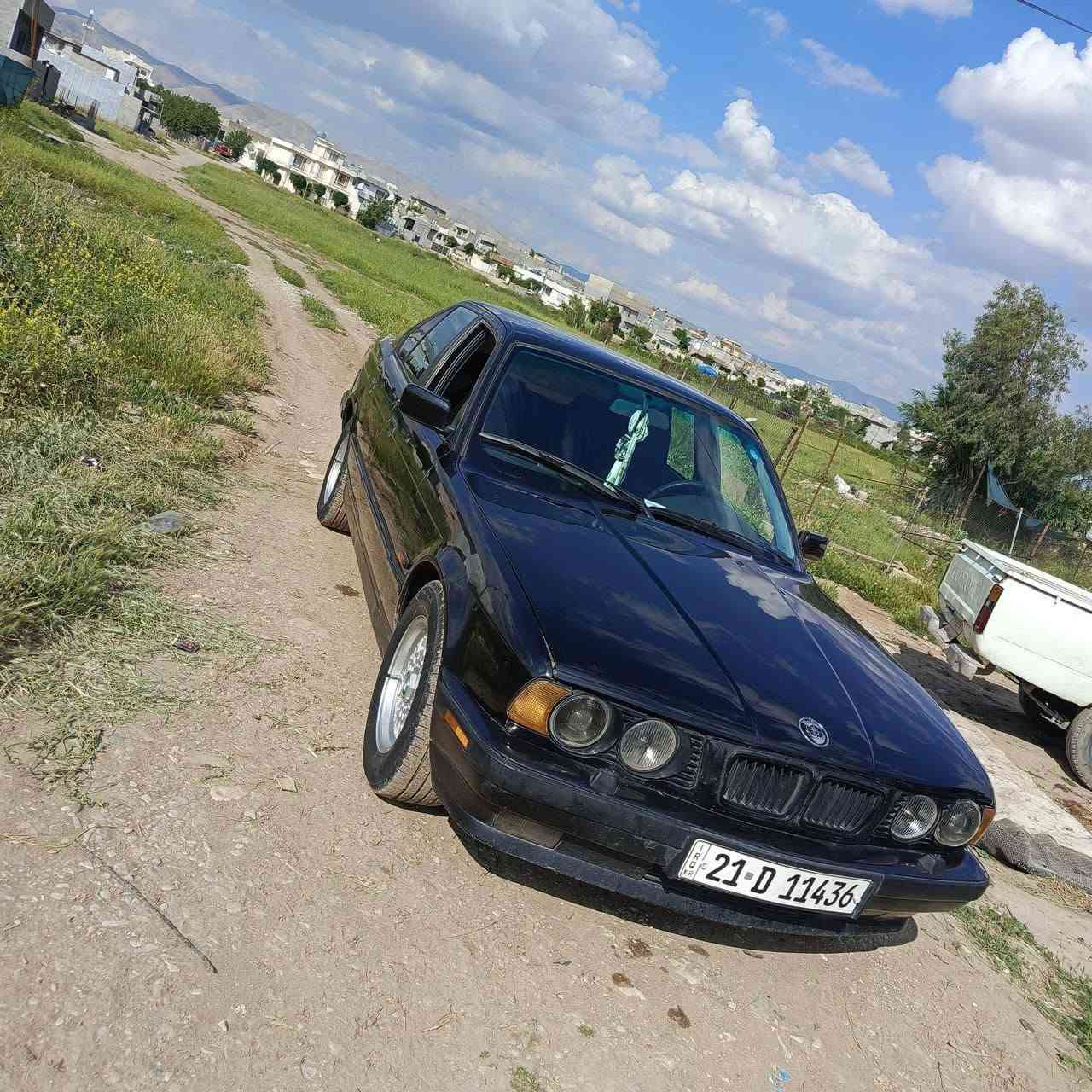 سڵاوی خواتان لێبێ
BMW 525i.   مۆدێلی 1991
سەیارەکە بەس ماشااللە ئەوێت پێش و پشتی کەپسە 
گێڕ و مەکینە بەشەرت چوار تایەی لۆکی لە ژێرە
سەنەوی تا 2031 تازەیە 
ناوی لەدەرەوەی جوان ترە 4 بەرەدرگای لۆکی بۆ بەسراوە 
سەیارەکە لە قووەتی خۆی بێزارە
کارەبای بەشەرت
دەوری ٣٠٠ هەزارێ غەرامەی تیایە دوای معامەکە ئەگەڕێتەوە 
سەیاروکە بەناوی خۆمانەوەیە تەحولو وەکالە بەشرت
نرخ  53 گەڵاو مەعامەلەیەکی برایانە
***********
بەس ڤایبەرو واتسئاپی لەسەرە
