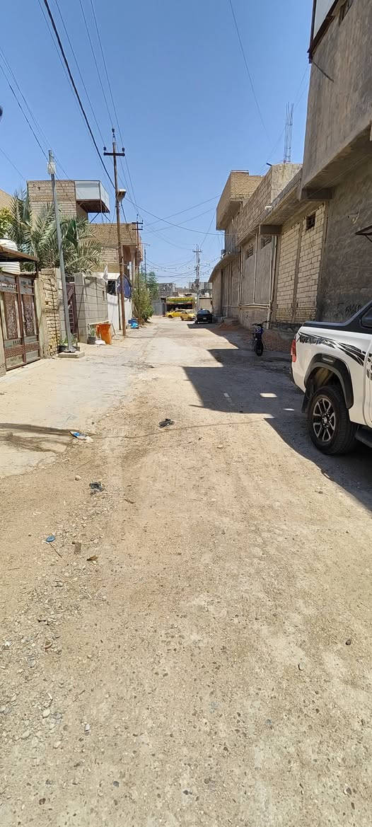 ياالله بيت مساحه 200مترطابو زراعي سند 25 تحويل سهم 
يحتوي على غرف نوم 5وستقبال ومطبخ وصاله وصحيات داخليه وخارجيه وگراج سياره خدمات كامله العنوان طوريج خلف ابو هاشم   
معروض لدى مكتب بيروت للعقار الكائن في طوريج حي الجمعيه  
لاستفسار ***********++***********
