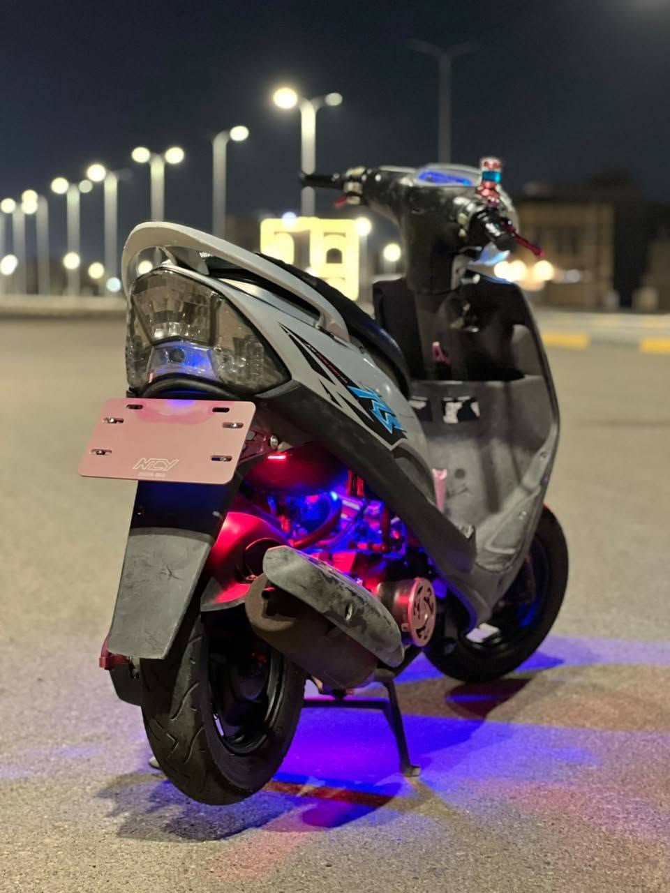 ماكس عدلة للبيع دراجة ناشفة مكينة ما مفتوحة شرط الفحص وكلشي شغال بيهة ماببهة اي نقص بلادية الدراجة ختم واحد السعر ٩٥٠ وبيهة مجال قليل العنوان البصرة ياسين اخريبط رقم الهاتف ***********
