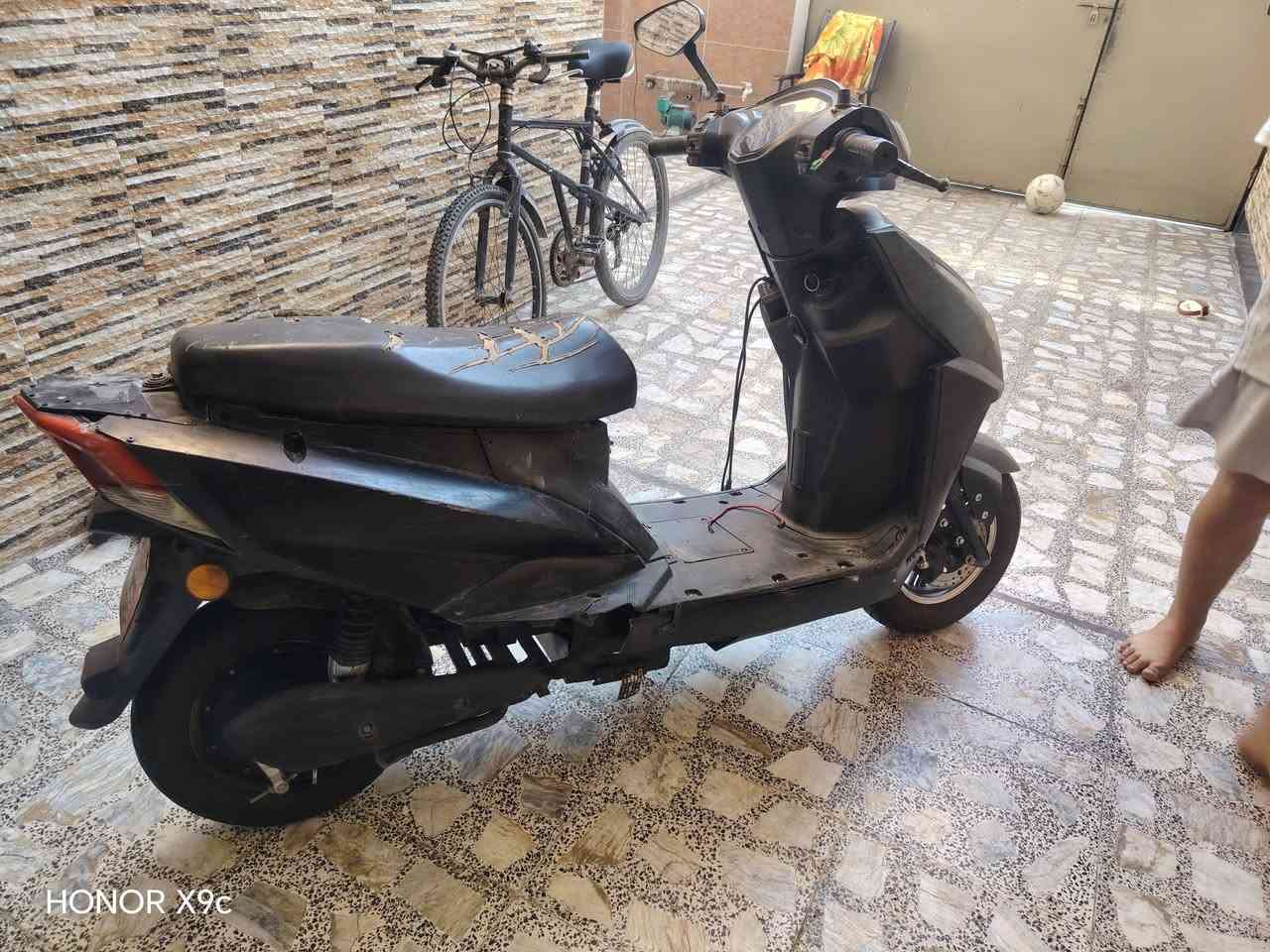دراجه شغالة من الدكمه بلدكمة بس بطاريات هابطه يحتاج بطاريات 6 كبار نقصها بس بطاريات السعر 175 بيها مجال  للاستفسار الاتصال على الرقم ***********
