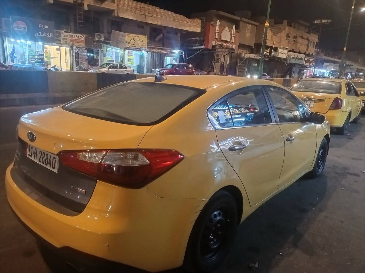 فورتي وارد امريكي موديل 2015 
ضربتها جاملغ عكس السايق وماعابره الضربه 
مكينه وكير خير من الله تبريد وي السويج كهربائيات كلها شغاله حداديه نص عمر رقم بغداد سنويه ل30 مداور ثاني يوم  مكانها سماوه / مكلف بلنشر خابر الرقم 
***********

