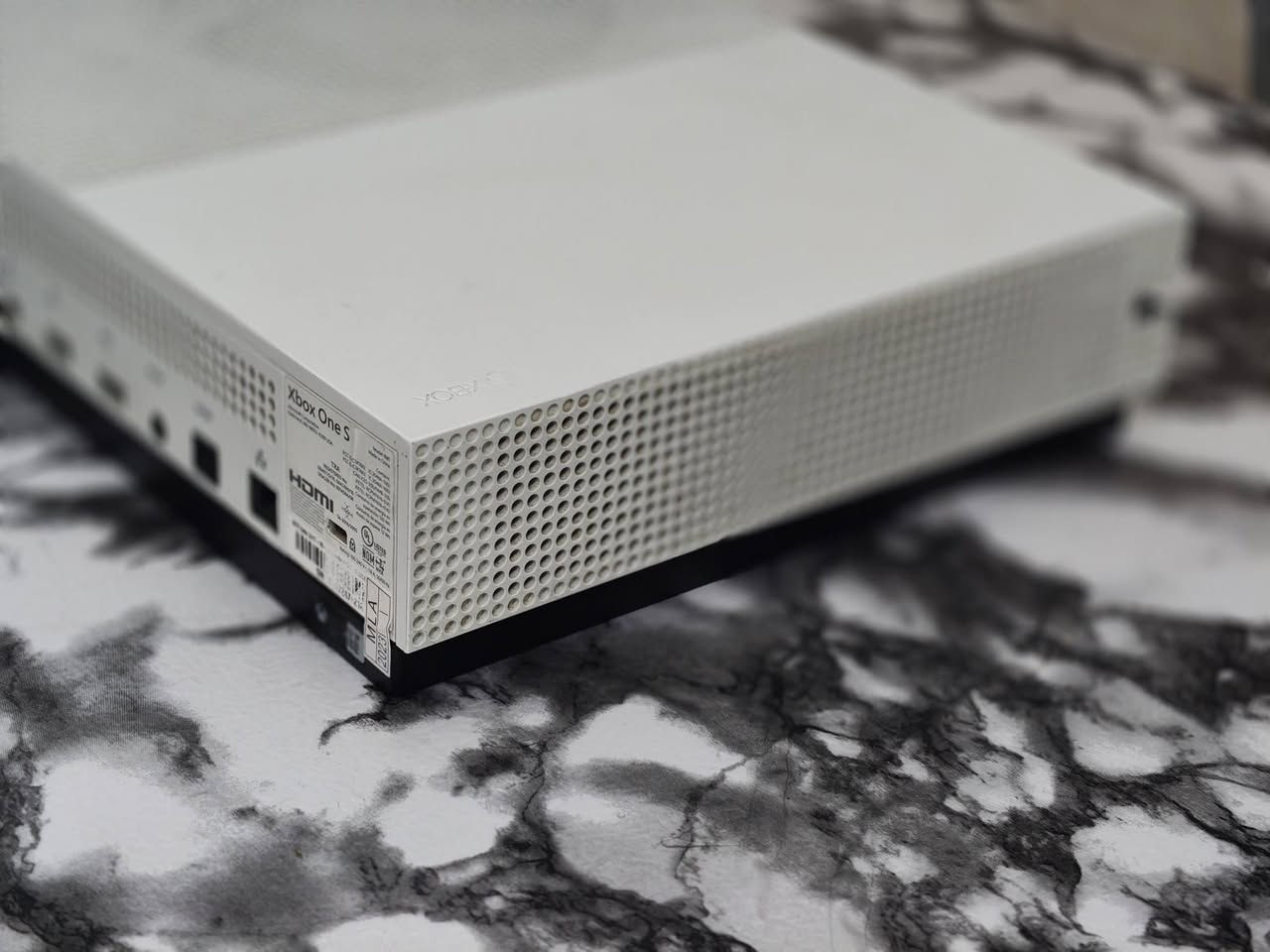 للبيع Xbox One S
جهاز نظيف جدًا وبحالة ممتازة، يعمل بكفاءة عالية وبدون أي أعطال أو تعليق، وتمت تجربته لساعات طويلة للتأكد من سلامته.

يد تحكم أصلية

جميع الأسلاك موجودة

قارئ الأقراص يعمل بشكل ممتاز

جاهز للاستخدام مباشرة
الألعاب المثبتة:

EA Sports FC 26

Call of Duty

eFootball (PES)

ولعب إضافية

السعر : 200,000 دينار عراقي السعر نهائي وغير قابل للتفاوض).

الموقع الموصل

للتواصل ***********
