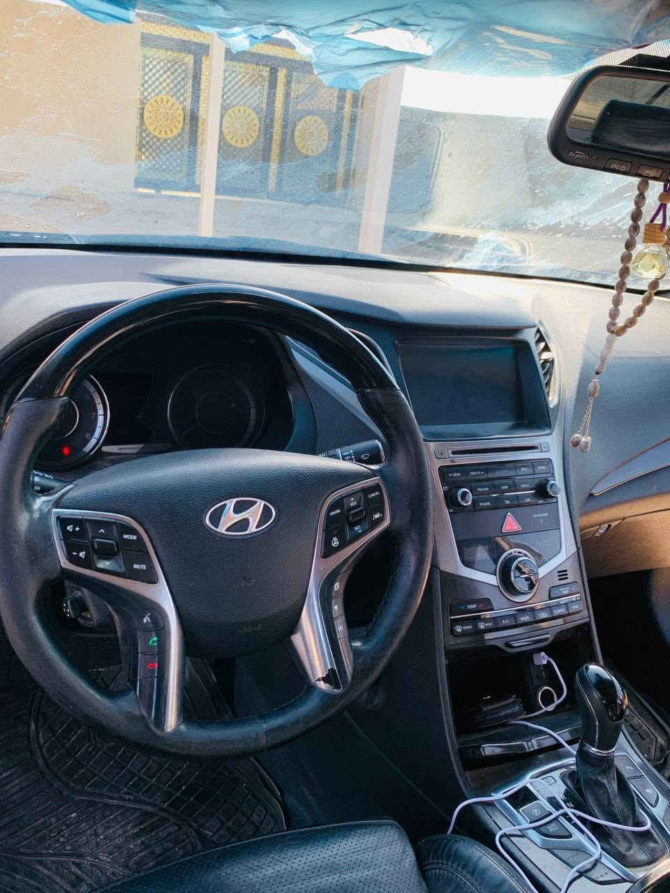 السلام علیکم
ازيرا كراند ٢٠١٦
السياره فول واحد على واحد
عدا الفتحة سياره جاهزه وجديدة مكينه ٣٠٠٠ رقم اربيل مكفوله بيه تكحيل كارت 
السعر ١٣٠ وبيه مجال
رقم الهاتف ***********
