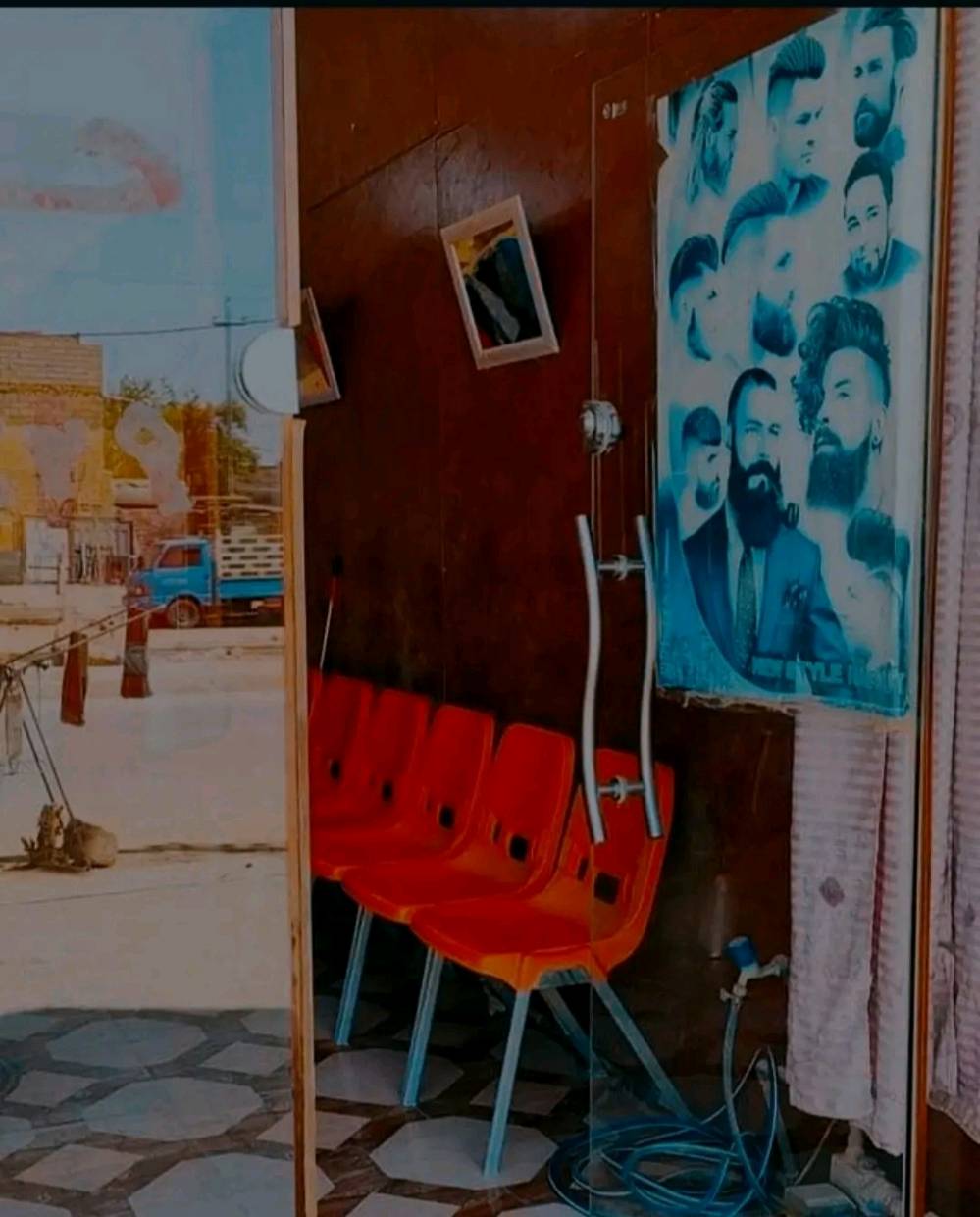 محل بحاجة  إلى حلاق   كربلاء امن الداخلي قرب اسواق عبدو  حلاقة  فراس   رقم  الهاتف ***********
