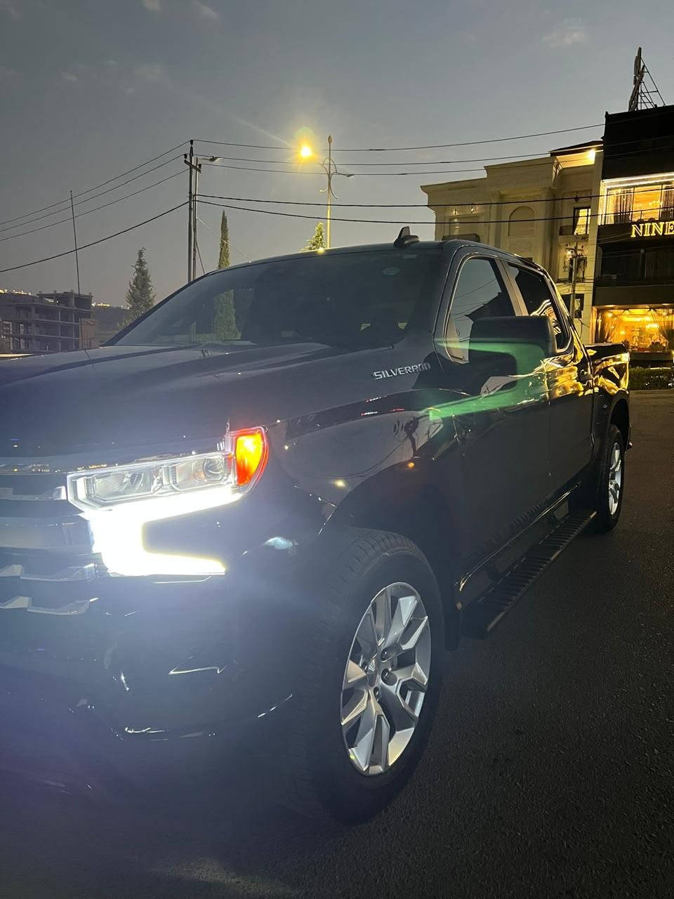 من رخصة الادمن
Silverado 2024

مواصفات custom
بجم تاهو
لون اسود 
محرك ٤ توربو اقتصاديه ومرغوب
كشن كهرباء

بيها شويه صبغ بالبونيد 

مكان دهوك
تترقم شمالي
ماشي 24 الف

***********
*********** دهوك, العراق
