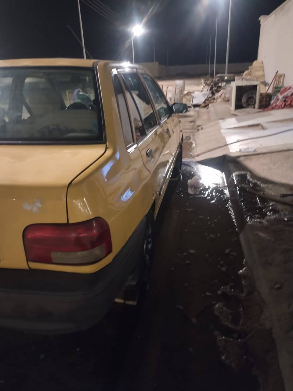 سلام عليكم سايبه مديل 12 هيئه وغرمات ينزل من سعرهن يعني تاخذ صافي رقم انكليزي راعيه بكربلاء سعر 27شراي يتصل *********** اخوان اني مكلف بنشر
