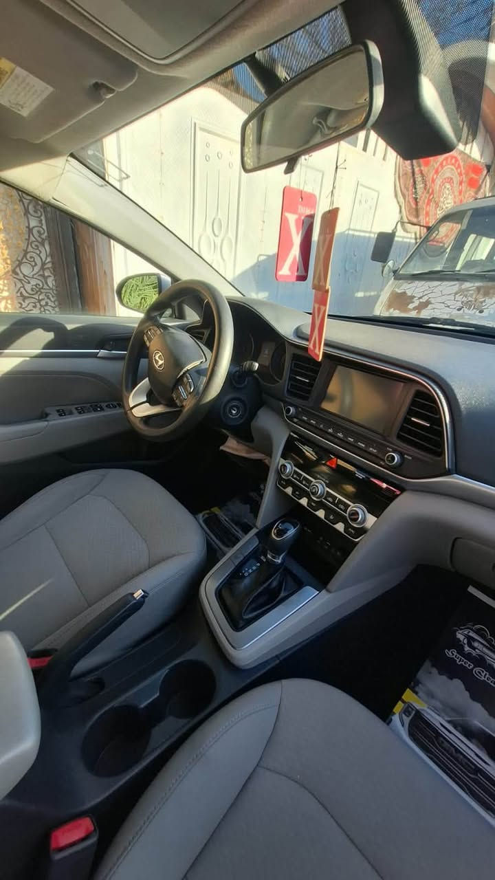 النترا  موديل  20  وارد أمريكي  نوع الضرر  ضربه اماميه زاوية من جهه الجاملغ الاسير الامامي  تصبح حره بعد شهرين  لان مال معوقين صاحب السيارة صديقي موجود   اما اضرار السيارة فقط محولبه  رقم الجوال  ***********
