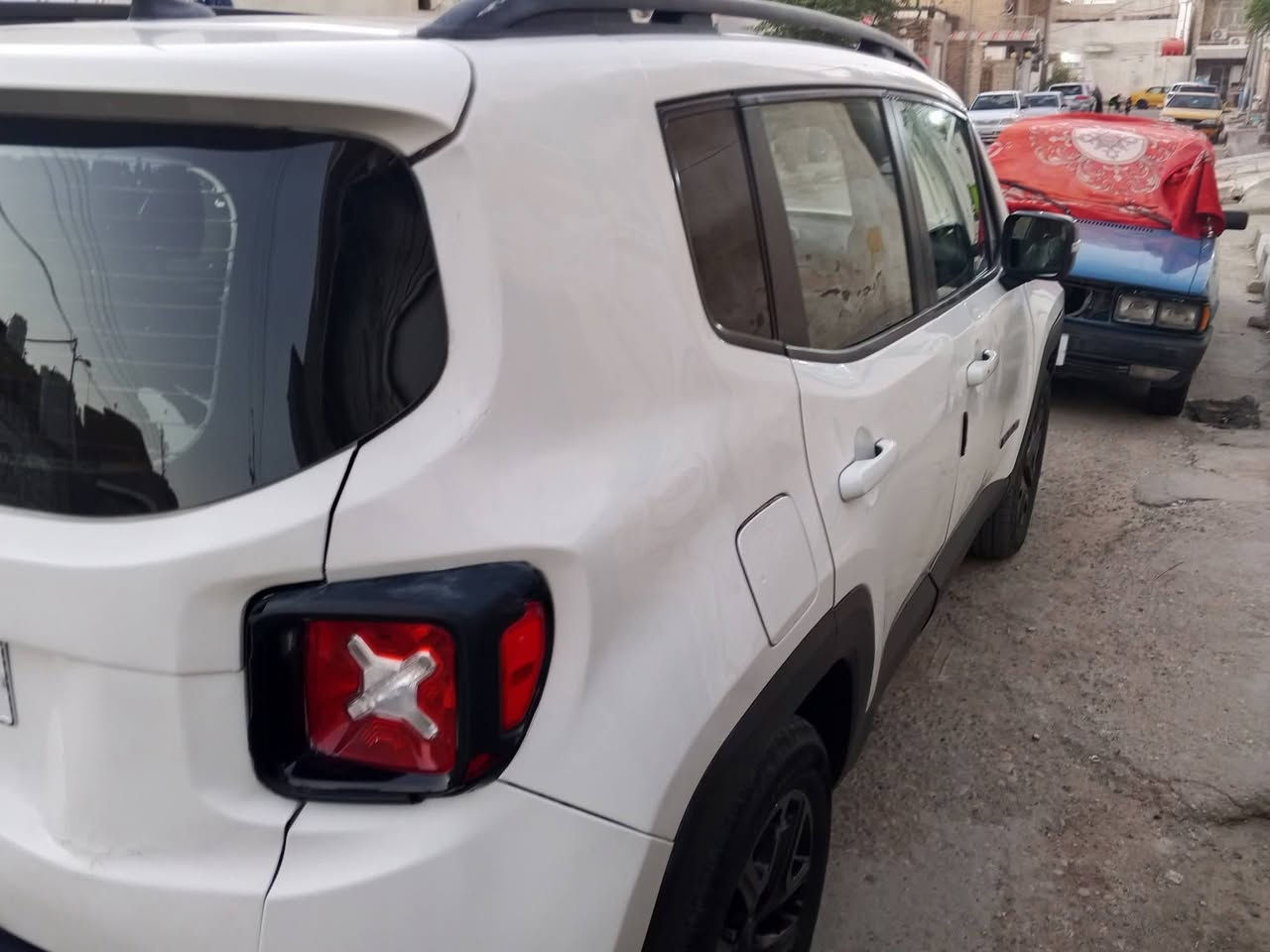 السلام عليكم جيب رنكد للبيع موديل 18 بسمي مكانها العمارة تشغيل عن بعد بانوراما فور ويل محرك 2400 تبريد جيد سعر 80 رقم الهاتف ***********
