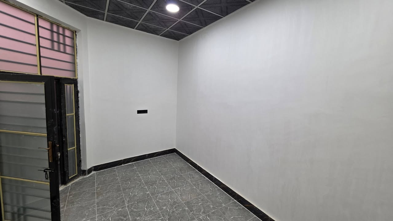 على بركة الله
 بيت للبيع طابو زراعي سند ٢٥ البيت ركن شارعين متوفر كافه الخدمات كهرباء مجاري الخ تفاصيل عنوان البيت مجمع الجوادين نهايه شارع ٣٠ قرب سيد حبوب

 البيت اساس صب كونكريت وسقف كونكريت ايضا البناء درجه اولى جص وسمنت وبورك وسقف ثانوي علطول البيت بمعنا الكلمه كامل ١٠٠% البيت ستوه الاسطى طلع من يمه شما احجيلك عن تفاصيله قليل بحقه والارضيه بورسلين

محتويات البيت غرفتين داخليه صحيات داخليه وخارجيه + تهويه للغرف يعني البيت مو مخنوك مطبخ حار وبارد  سيراميك وصاله مرتبه وبيتونه وتشاريف ممكن تسوي طابق ثاني هواي تفاصيل بي البيت 

لاستفسار اكثر التواصل على الصفحه او الاتصال على ***********
