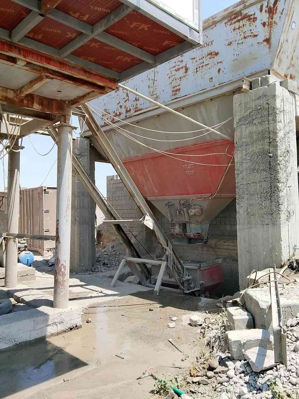 معمل بلوك نضيف جاهز للشغل هوبر حاليآ شغال مع كابسات 2 مع رافعه سعر مناسب 
الموقع الموصل 

***********

***********
